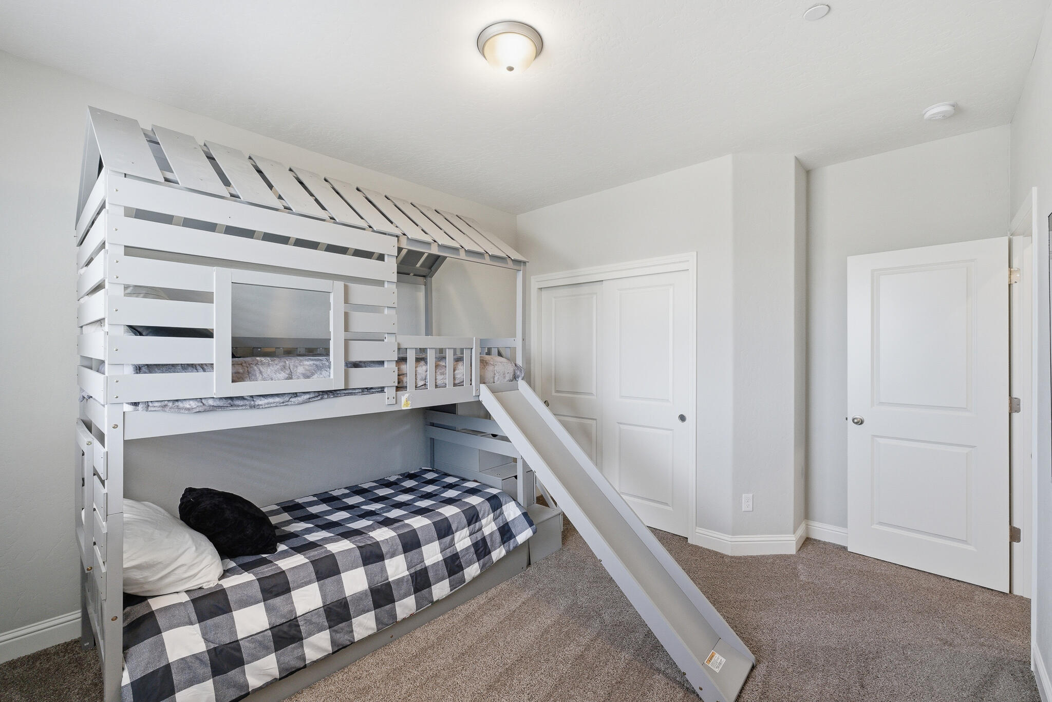 1621 W Sedona Ave, Visalia, CA 93291