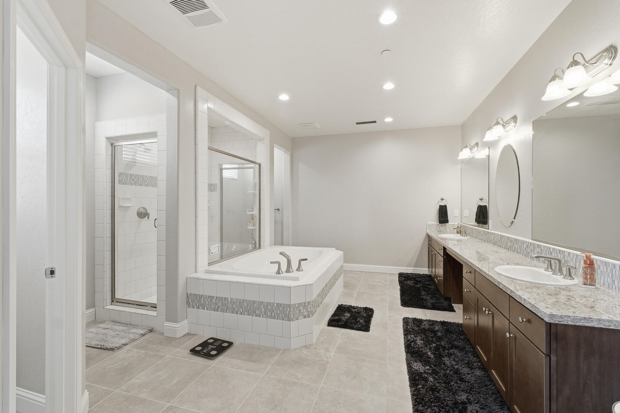 1621 W Sedona Ave, Visalia, CA 93291