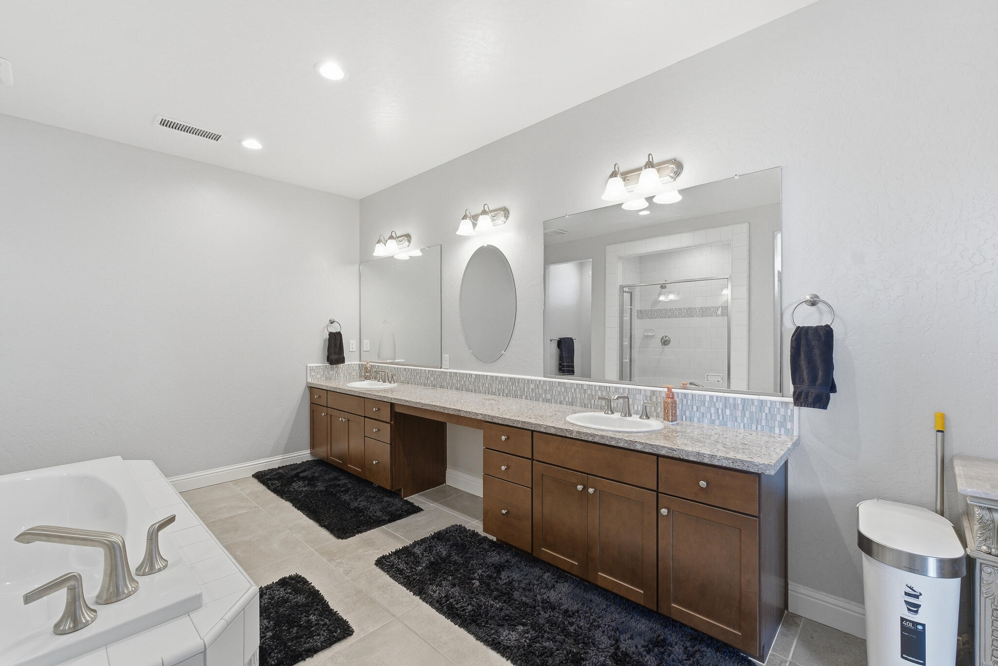 1621 W Sedona Ave, Visalia, CA 93291