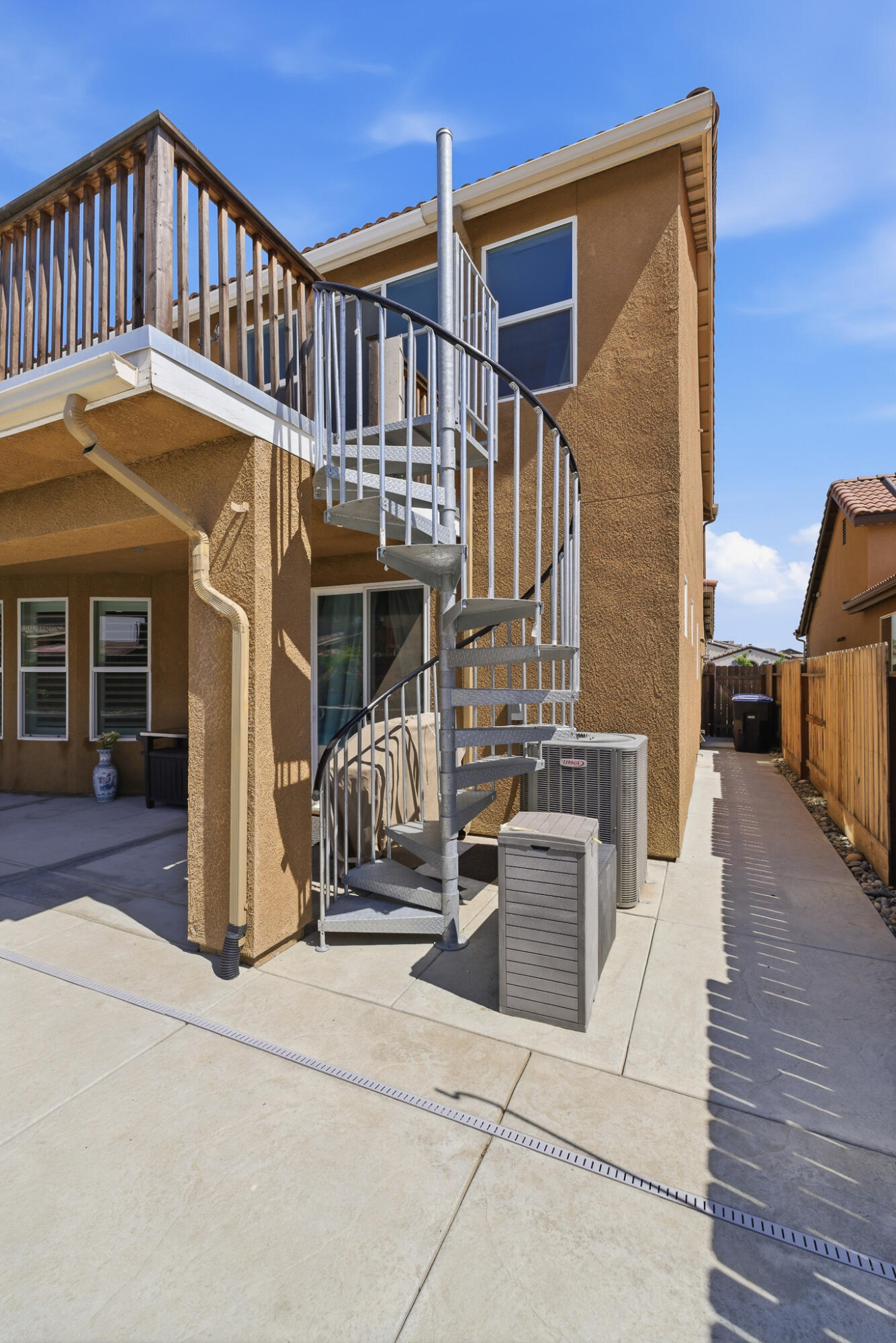 1621 W Sedona Ave, Visalia, CA 93291