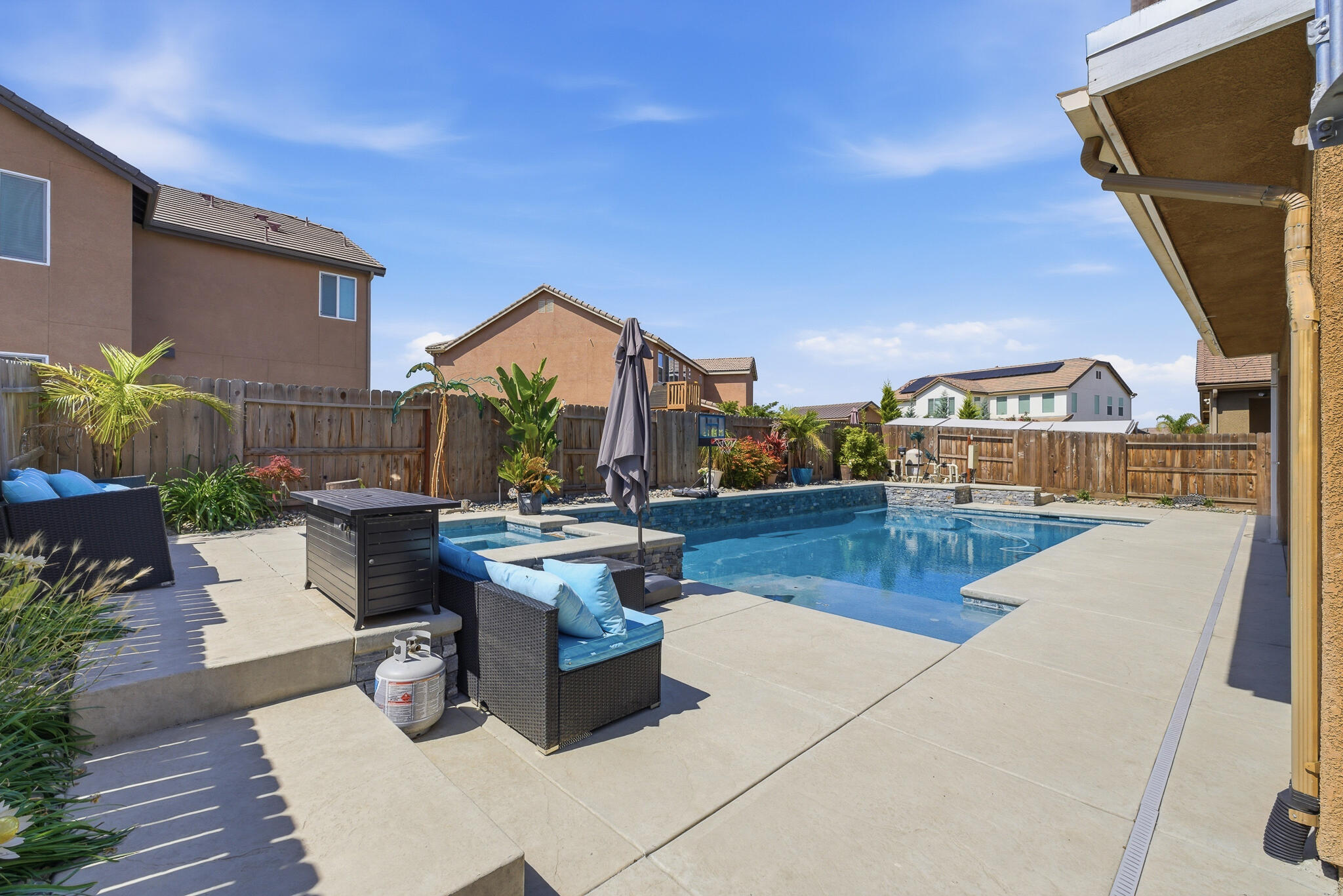 1621 W Sedona Ave, Visalia, CA 93291