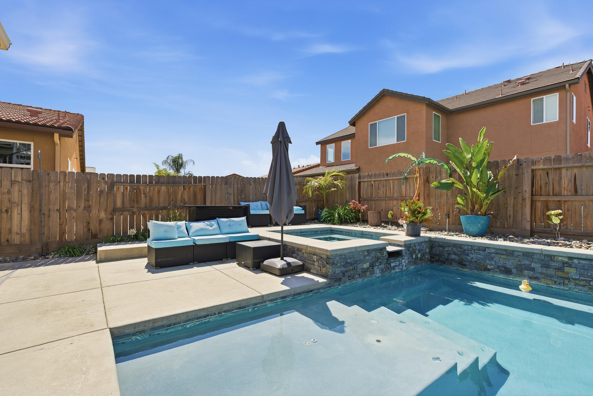 1621 W Sedona Ave, Visalia, CA 93291