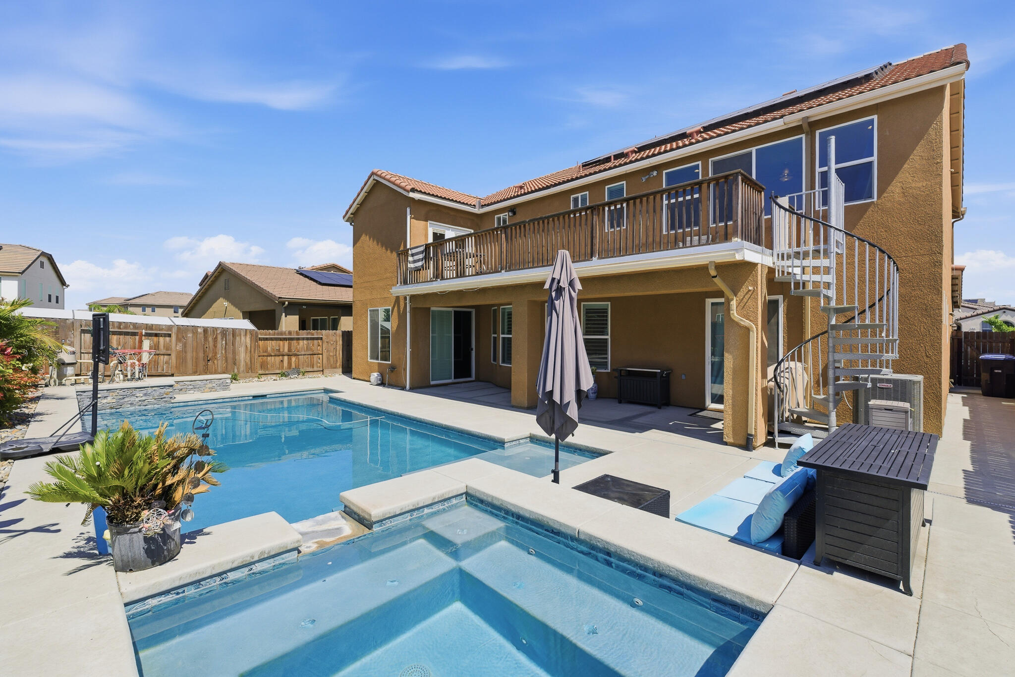 1621 W Sedona Ave, Visalia, CA 93291