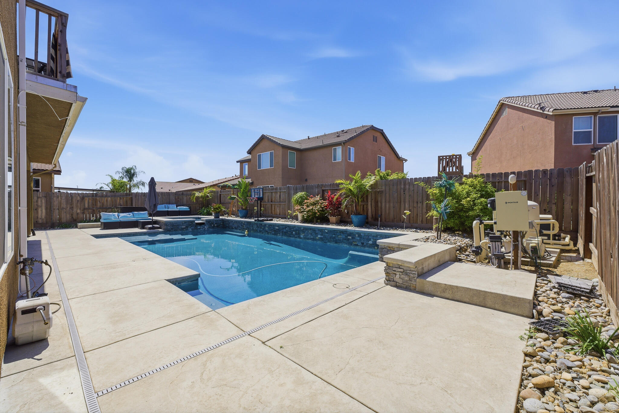 1621 W Sedona Ave, Visalia, CA 93291