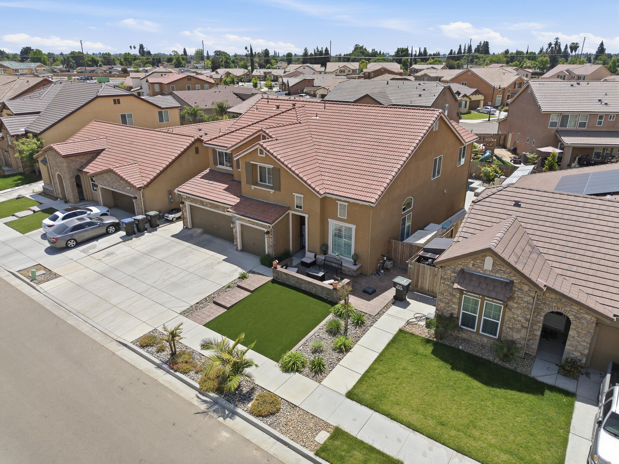 1621 W Sedona Ave, Visalia, CA 93291