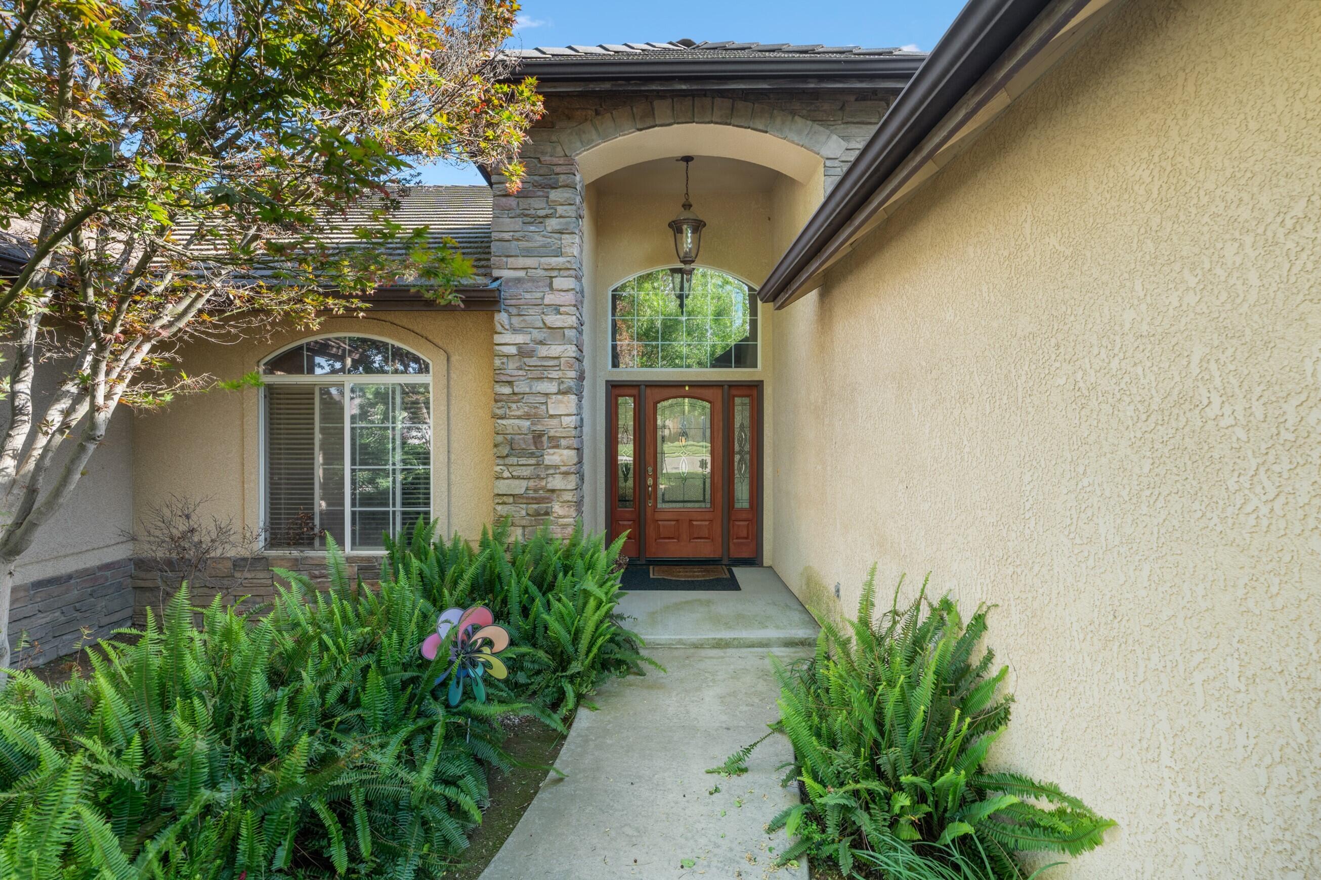 1985 Harvard Ave, Tulare, CA 93274