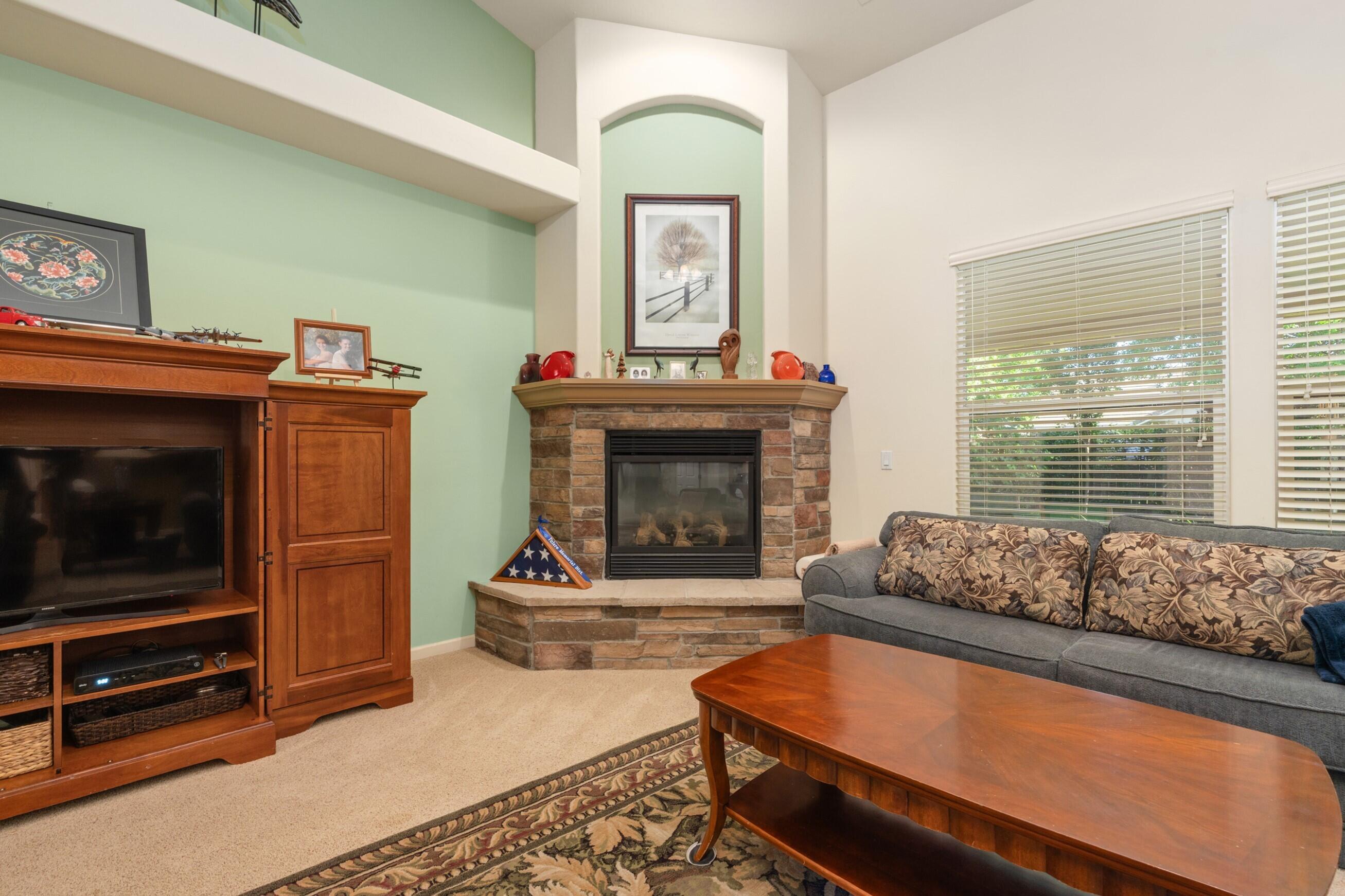 1985 Harvard Ave, Tulare, CA 93274