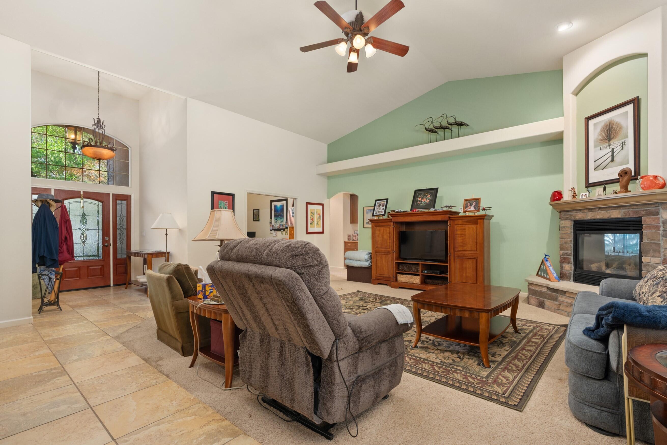 1985 Harvard Ave, Tulare, CA 93274