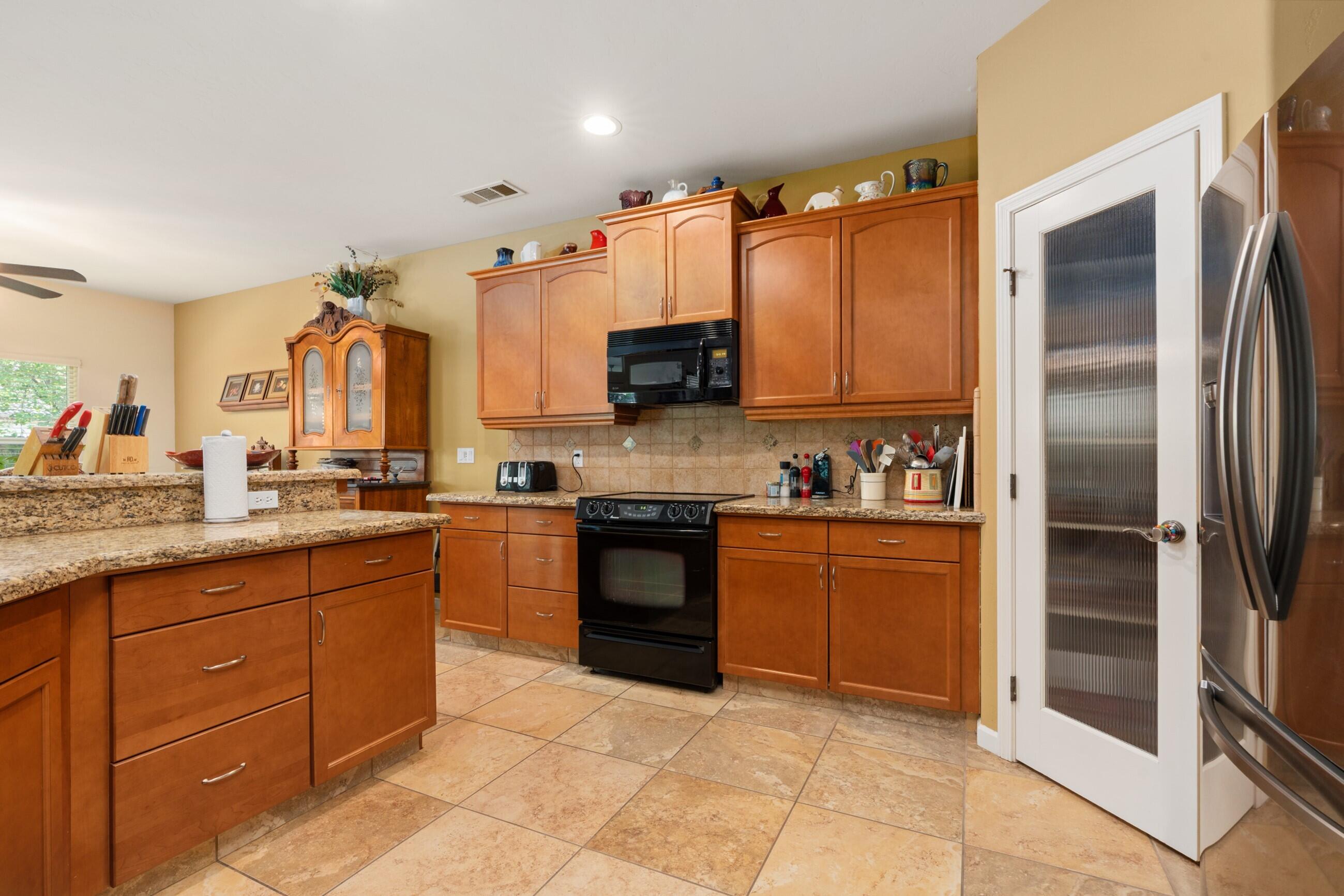 1985 Harvard Ave, Tulare, CA 93274