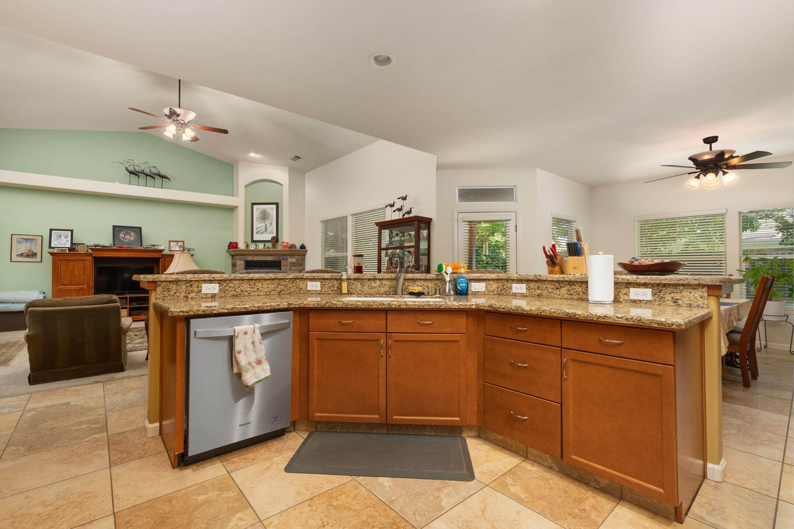 1985 Harvard Ave, Tulare, CA 93274