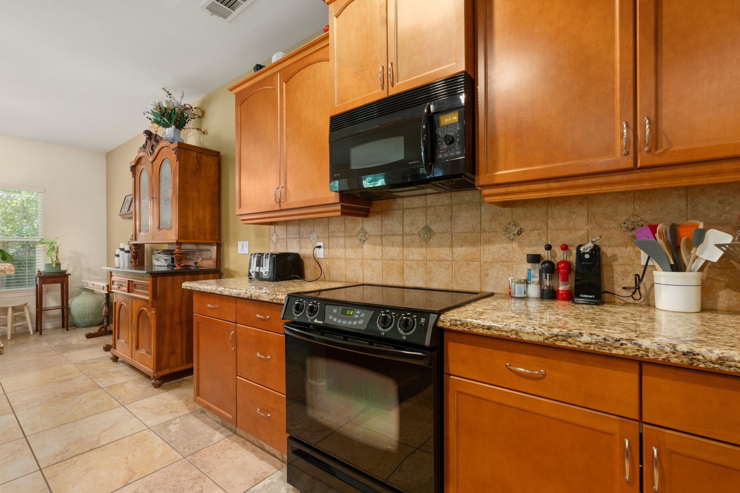 1985 Harvard Ave, Tulare, CA 93274