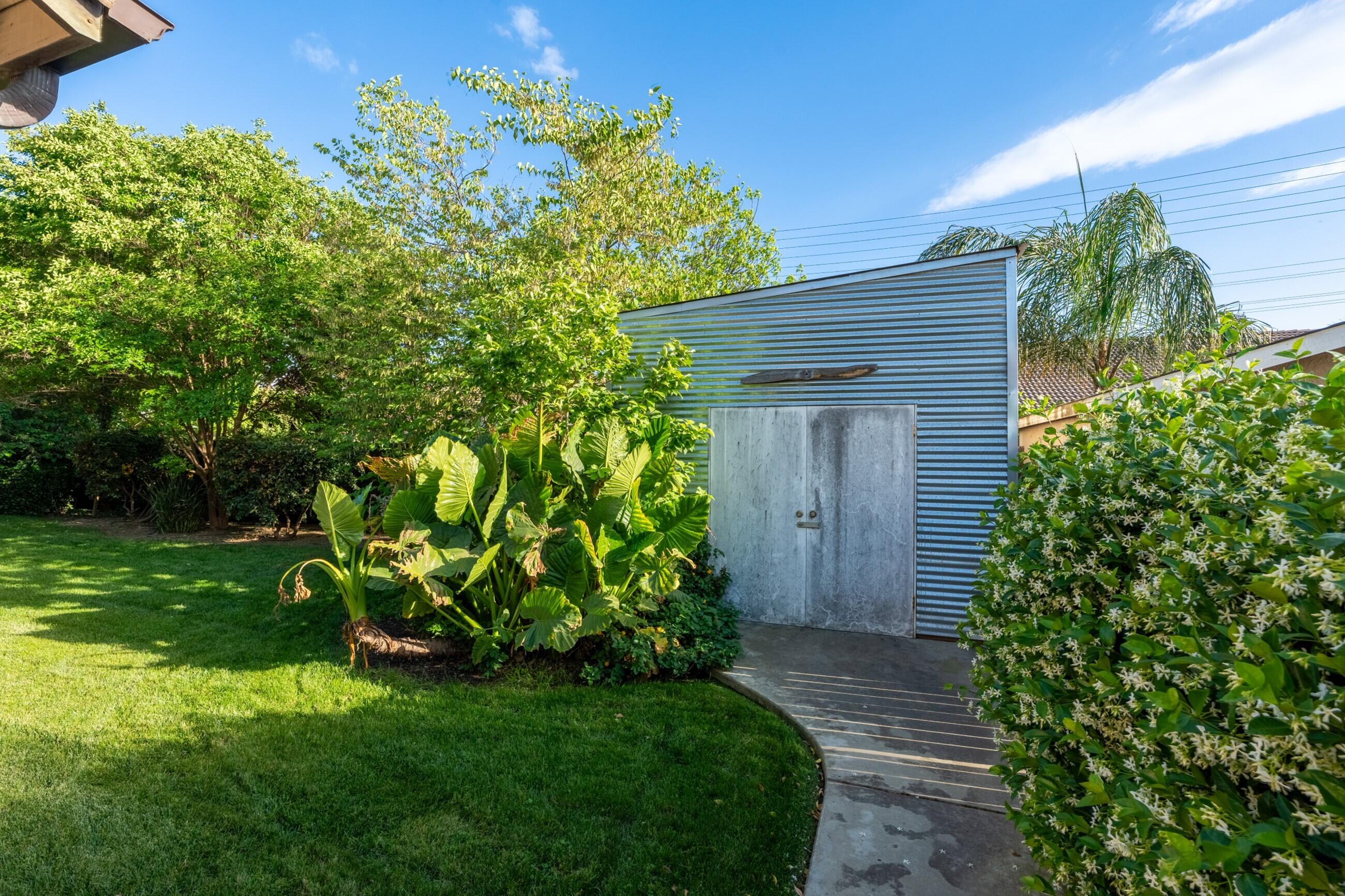 1985 Harvard Ave, Tulare, CA 93274