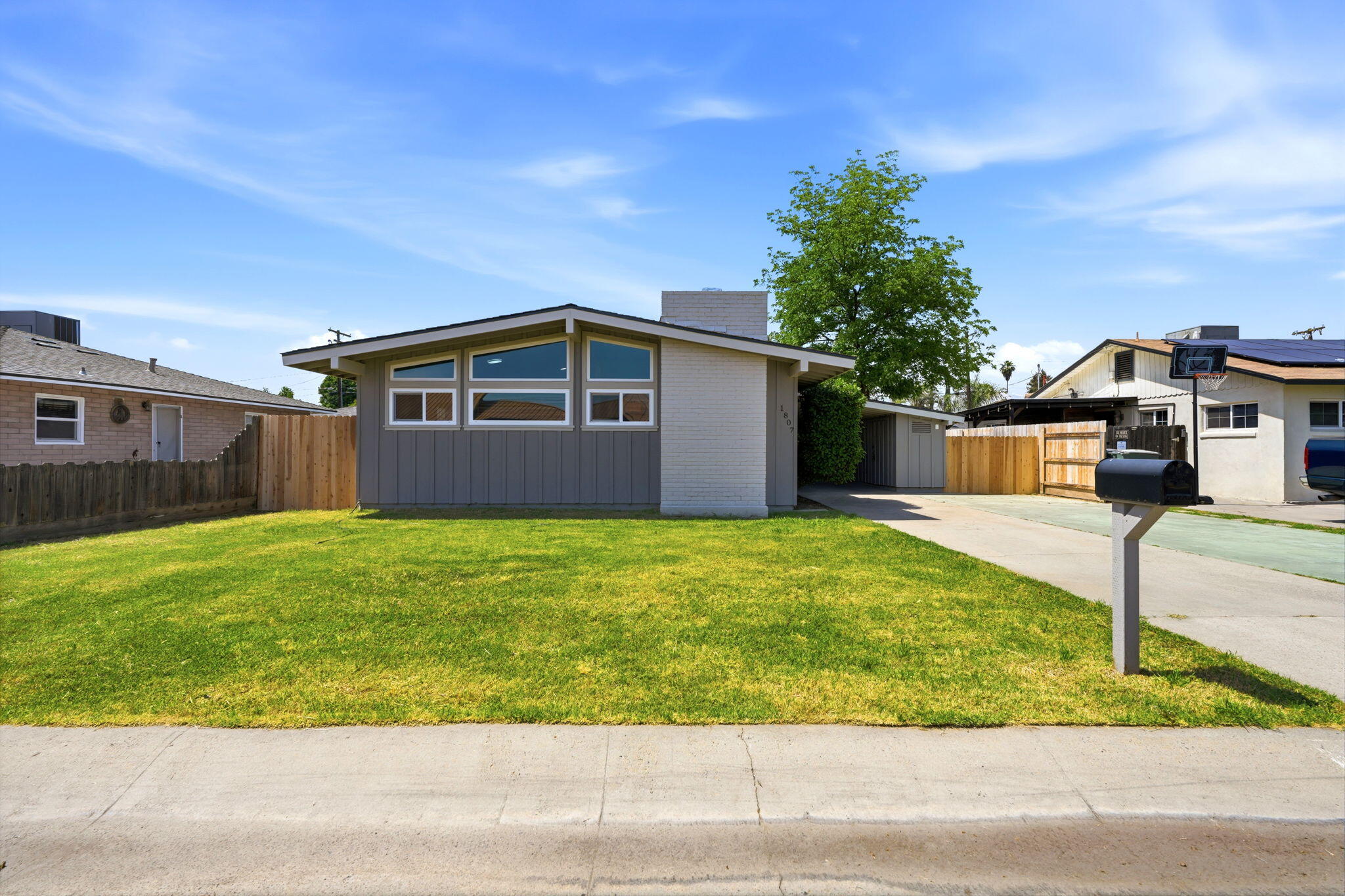 1807 S Bardo St, Visalia, CA 93277