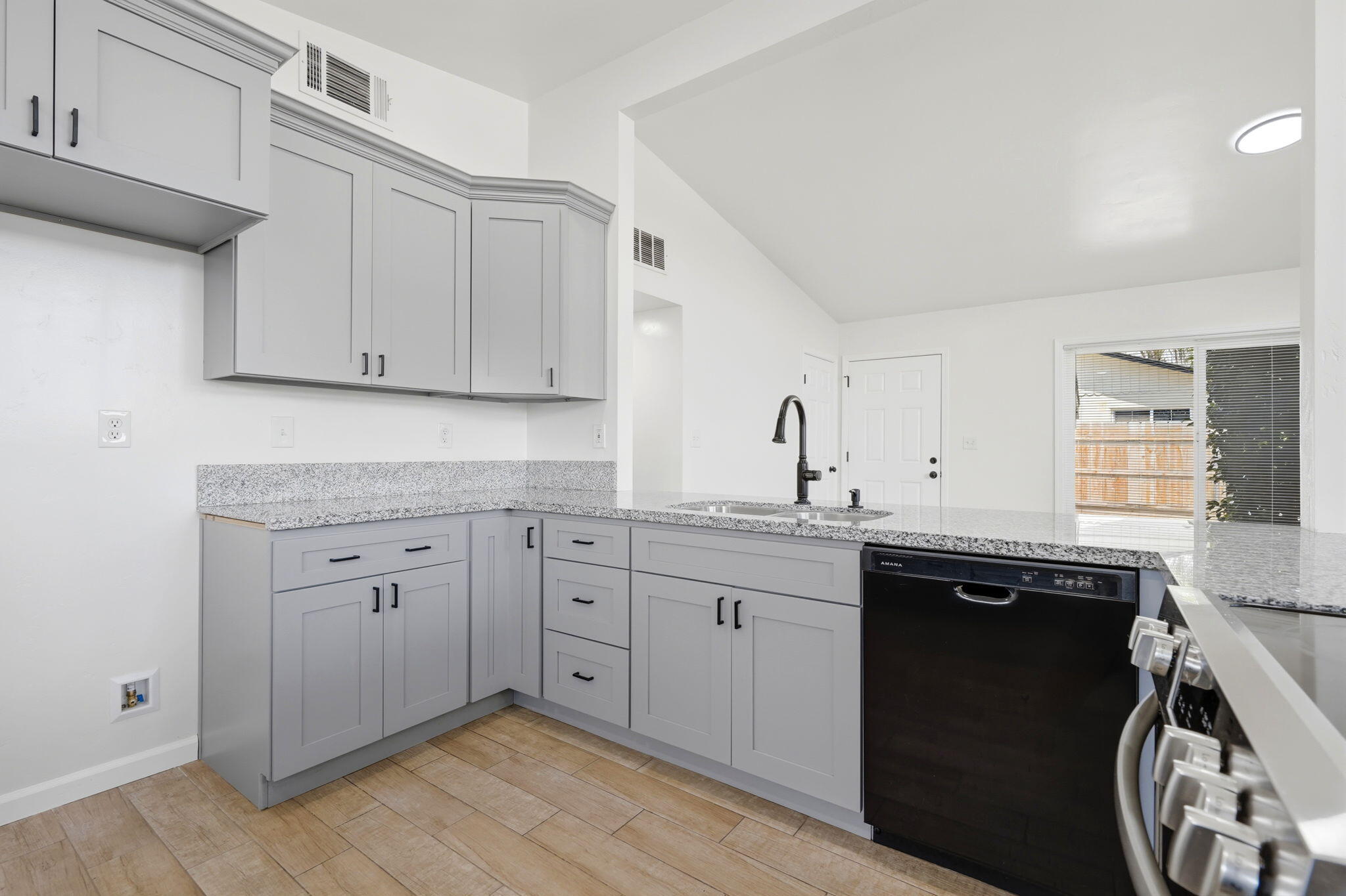 1807 S Bardo St, Visalia, CA 93277