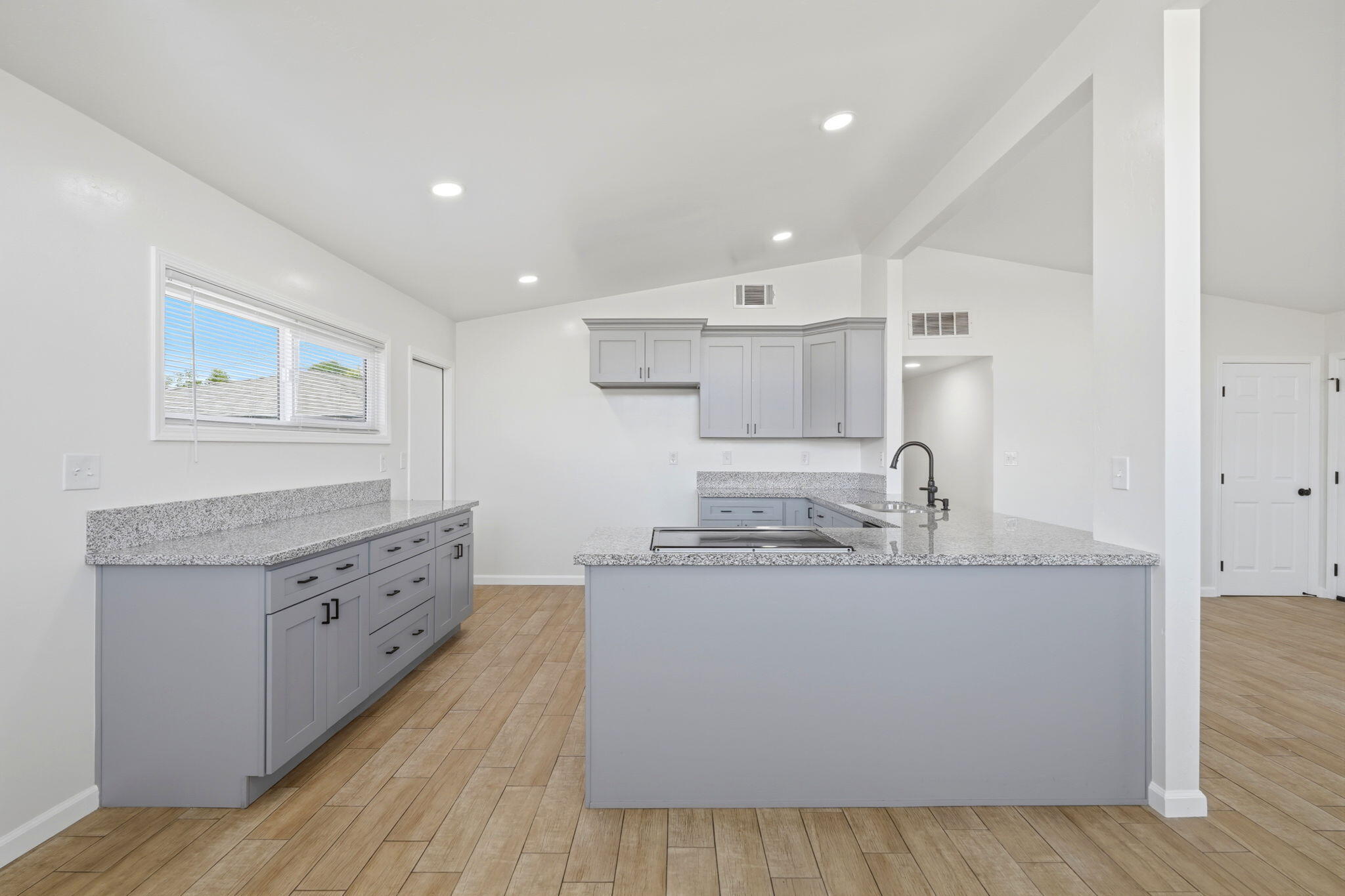 1807 S Bardo St, Visalia, CA 93277