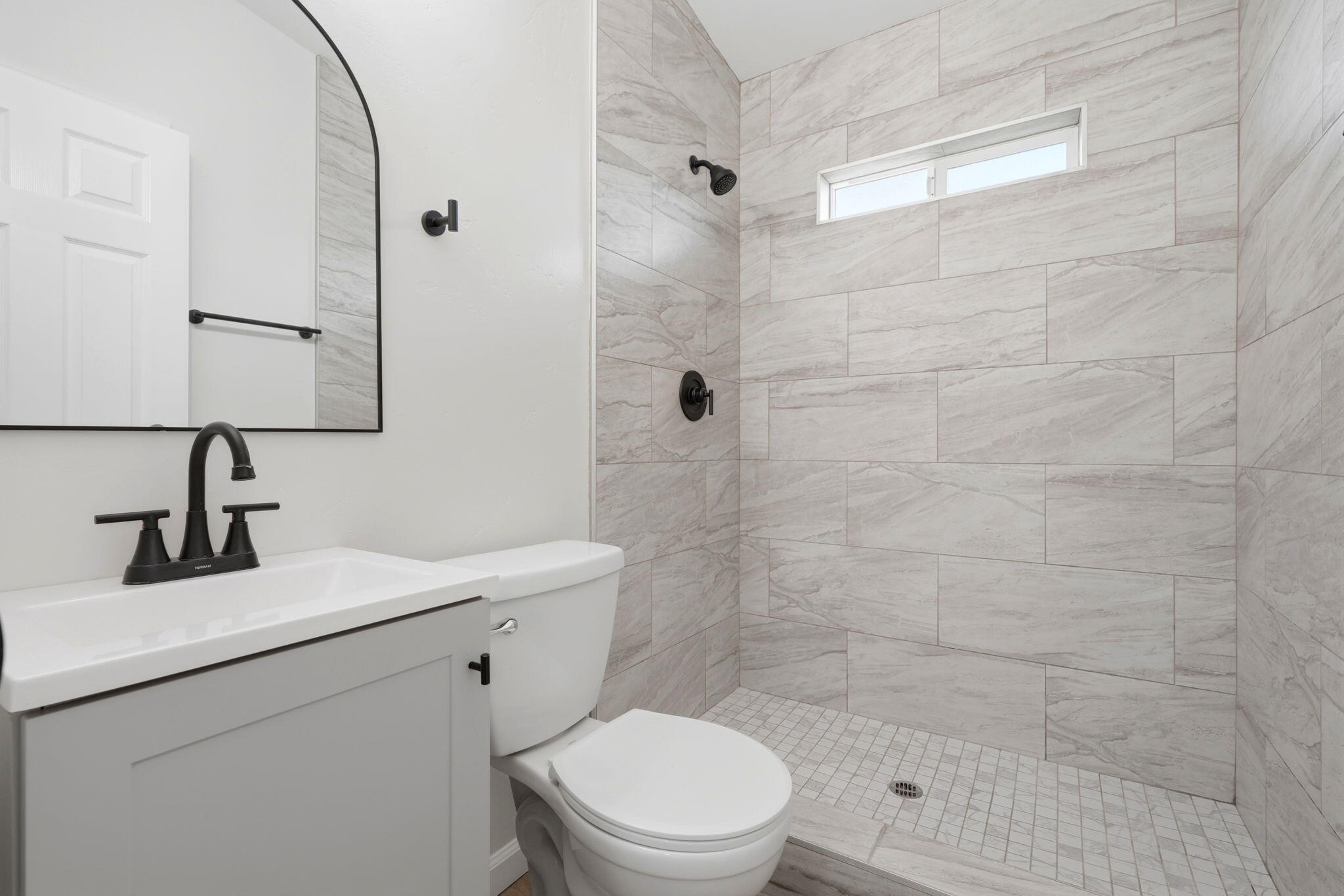 1807 S Bardo St, Visalia, CA 93277