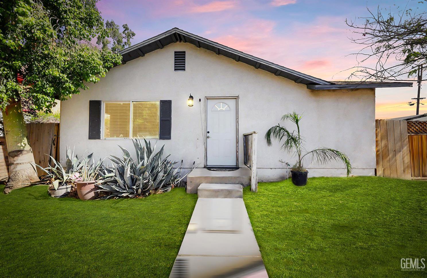 818 Decatur St, Bakersfield, CA 93308