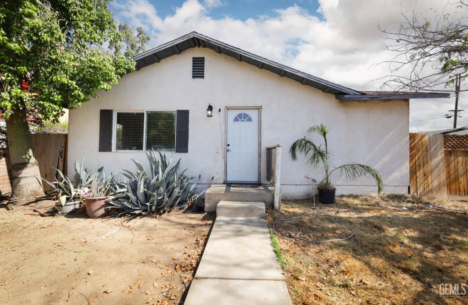 818 Decatur St, Bakersfield, CA 93308