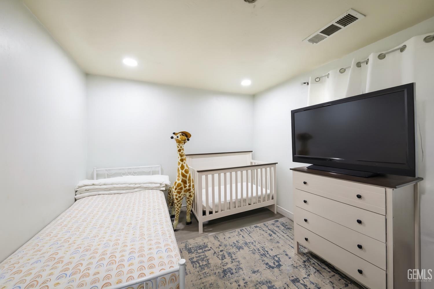 818 Decatur St, Bakersfield, CA 93308