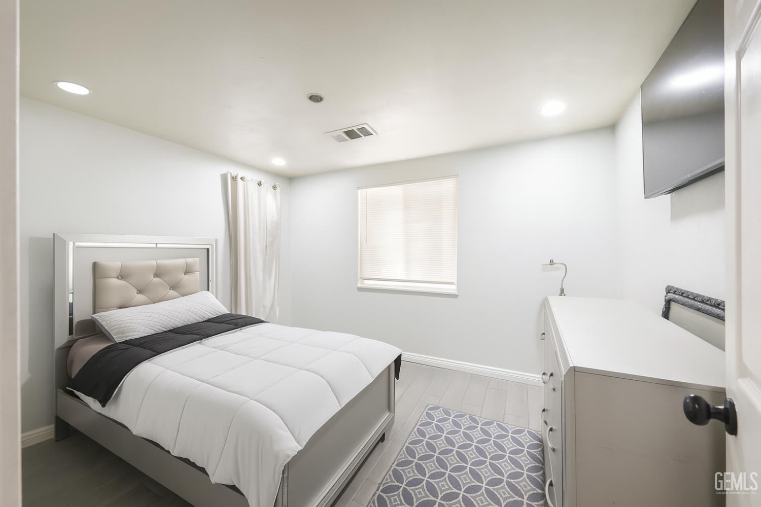 818 Decatur St, Bakersfield, CA 93308