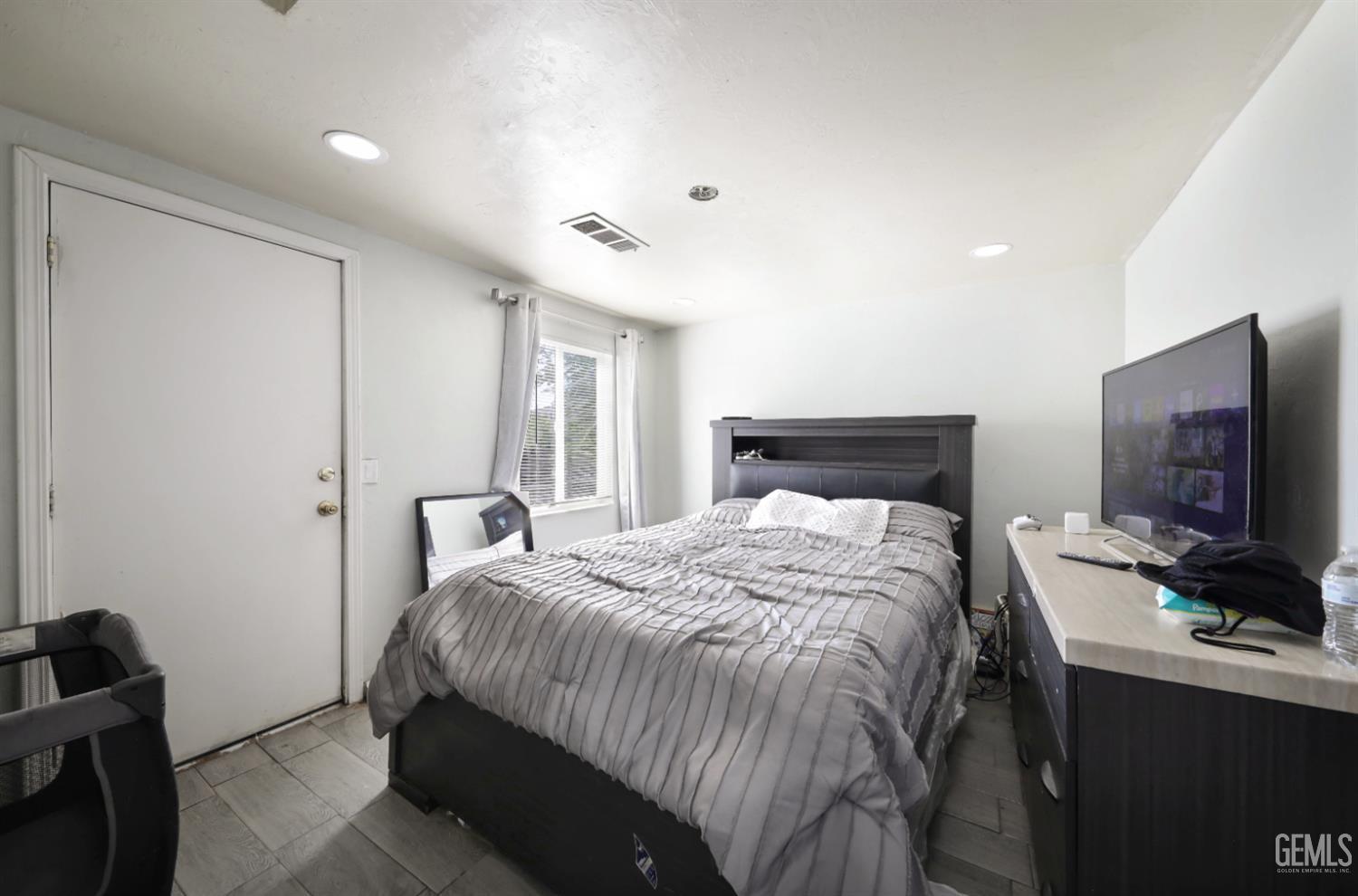 818 Decatur St, Bakersfield, CA 93308