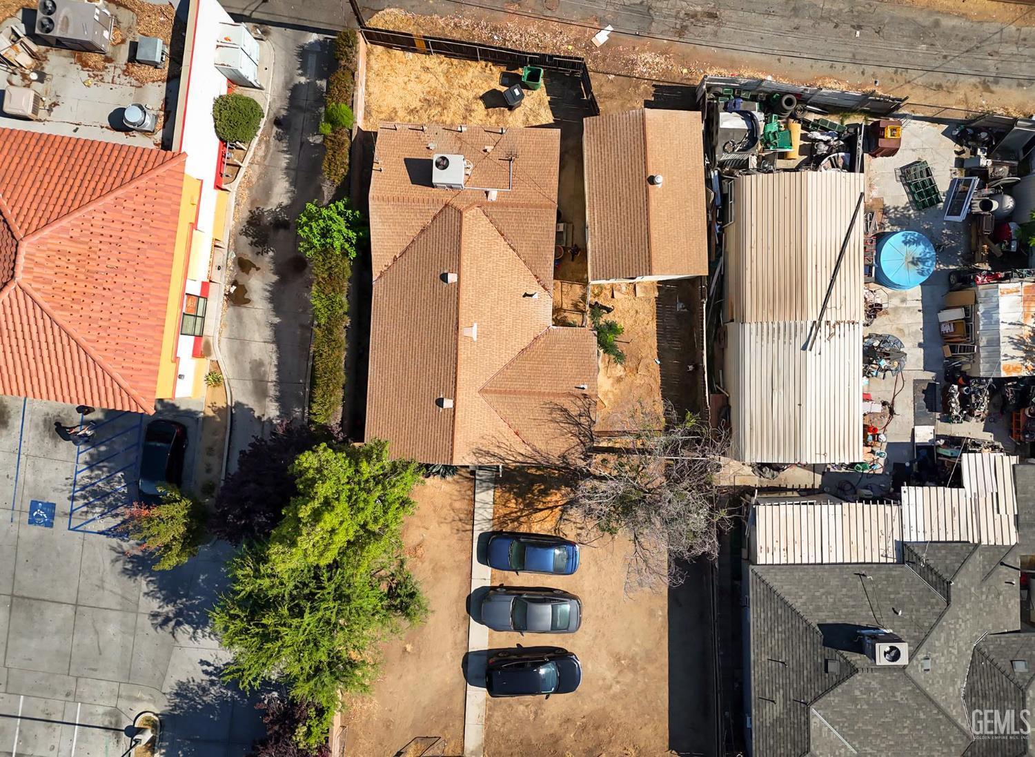 818 Decatur St, Bakersfield, CA 93308