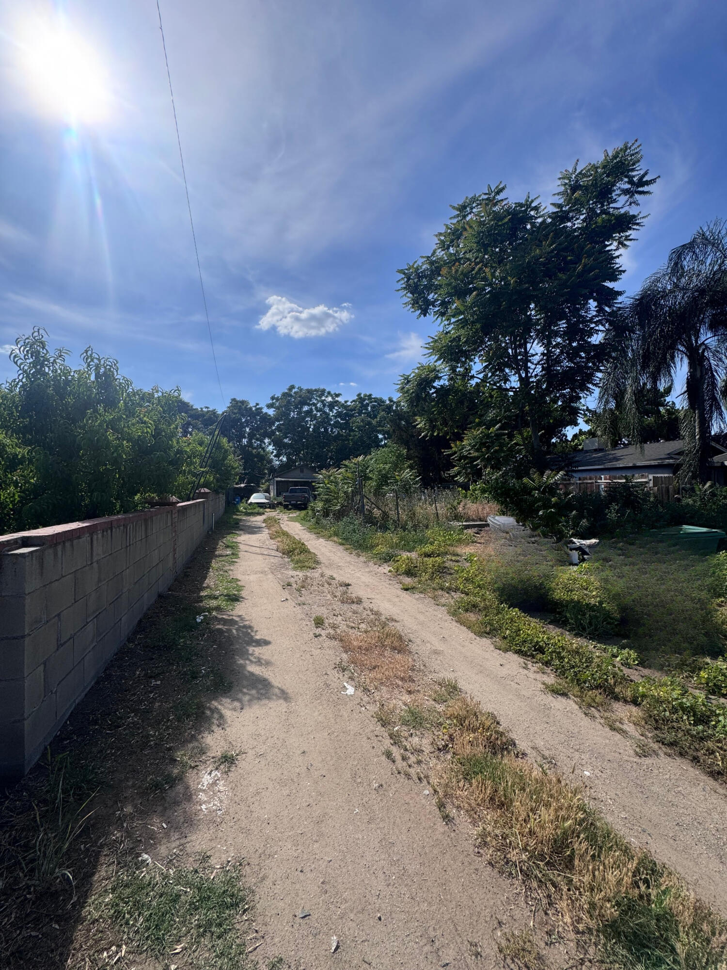 869 N Brundage Ave, Farmersville, CA 93223