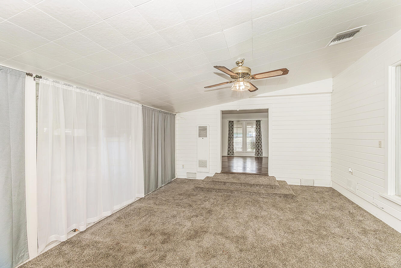 643 E Vassar Ave, Fresno, CA 93704
