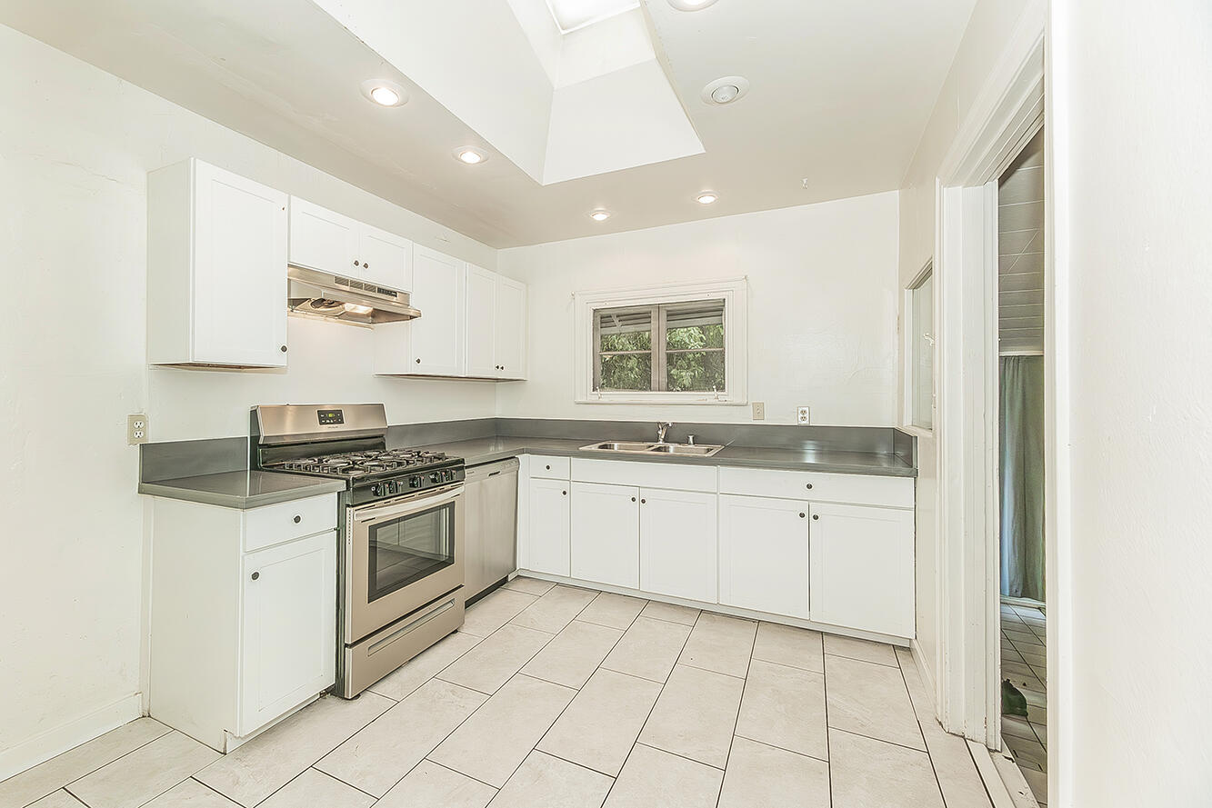 643 E Vassar Ave, Fresno, CA 93704