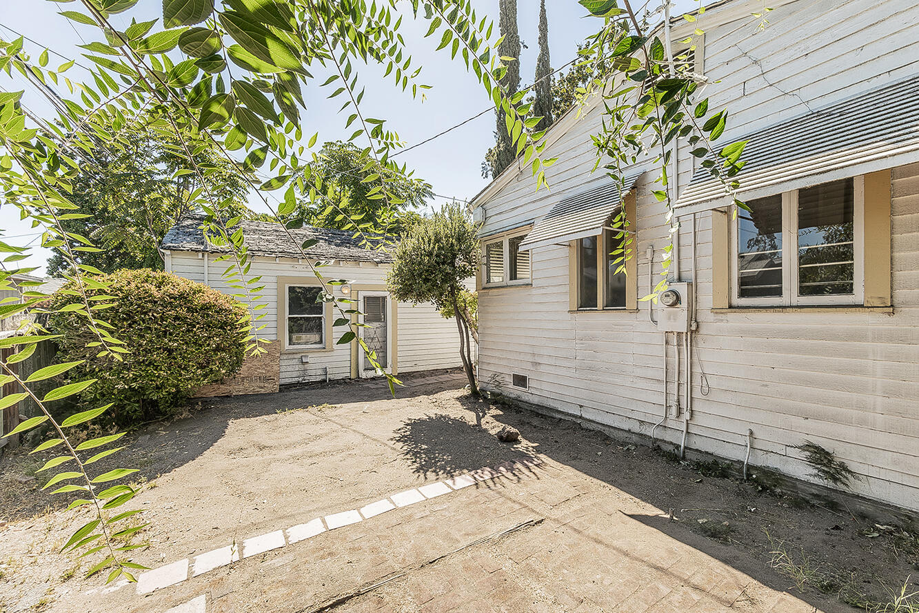 643 E Vassar Ave, Fresno, CA 93704