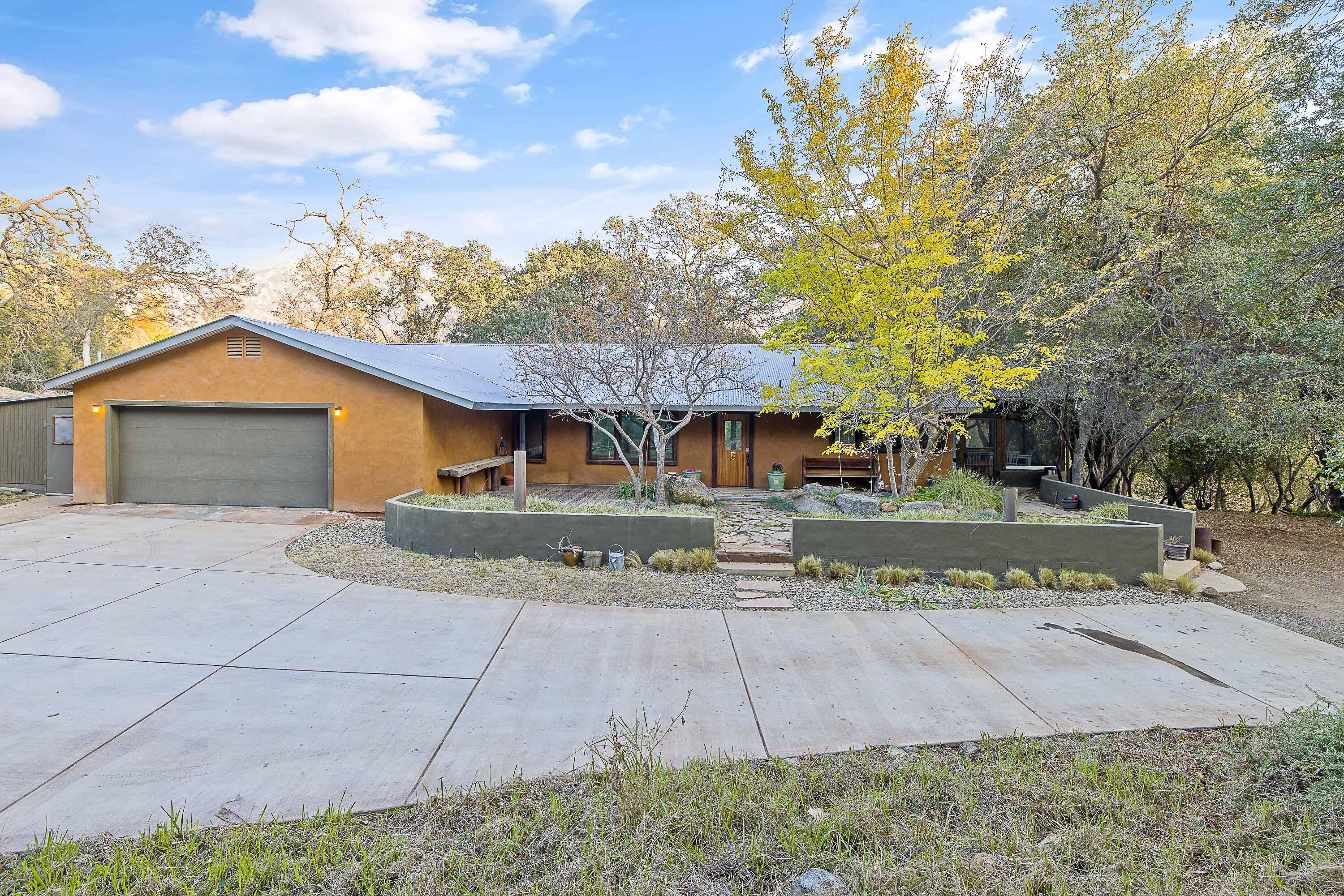 44879 Dinely Dr, Three Rivers, CA 93271