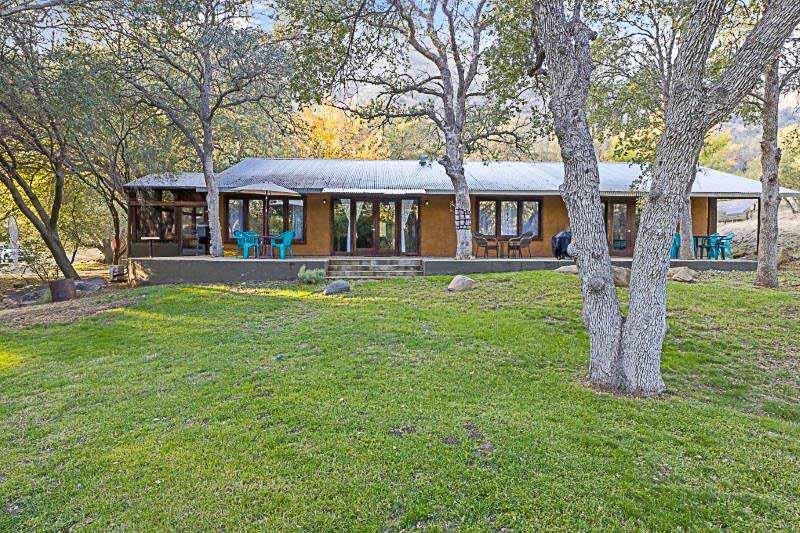 44879 Dinely Dr, Three Rivers, CA 93271