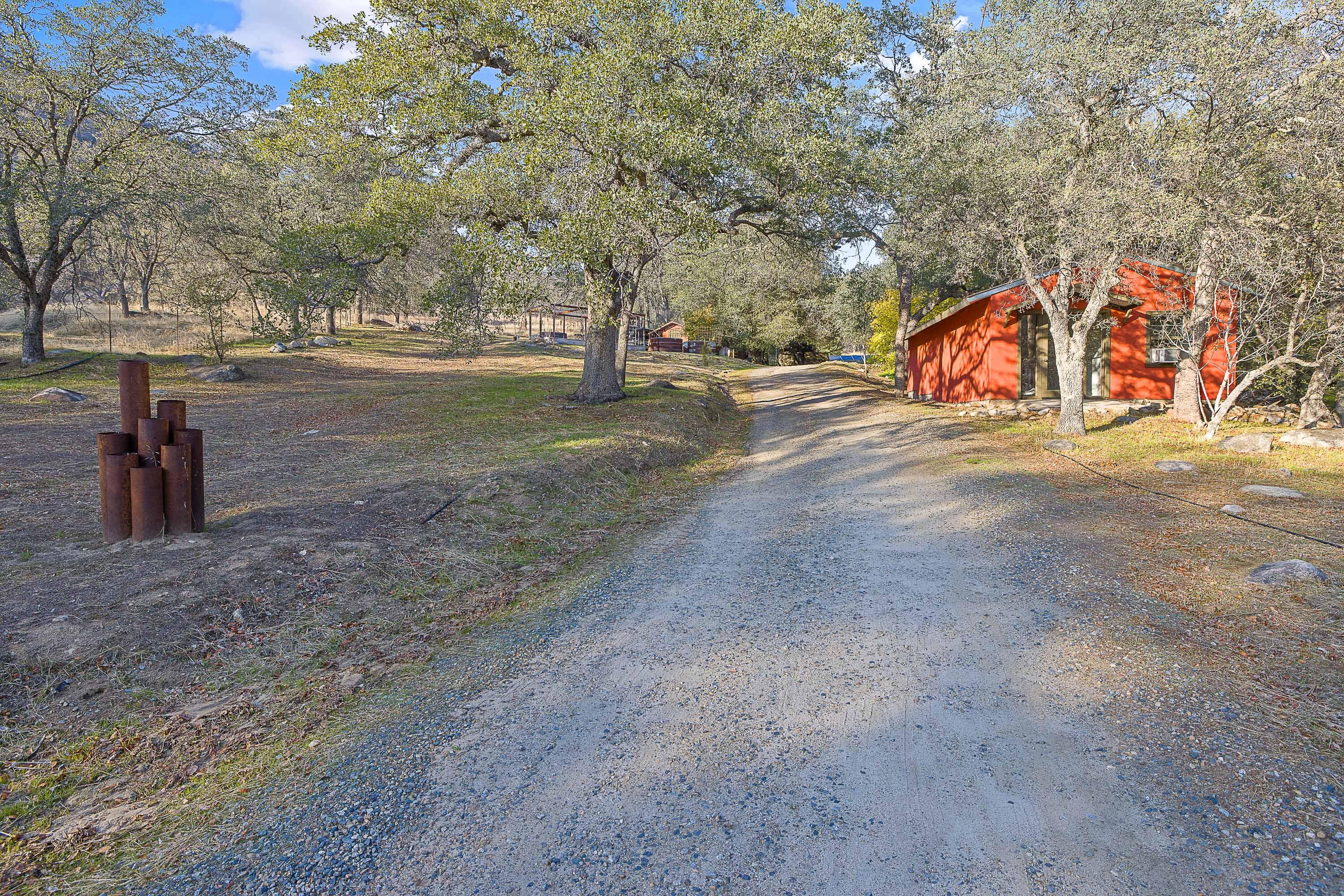 44879 Dinely Dr, Three Rivers, CA 93271