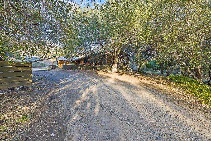 44879 Dinely Dr, Three Rivers, CA 93271