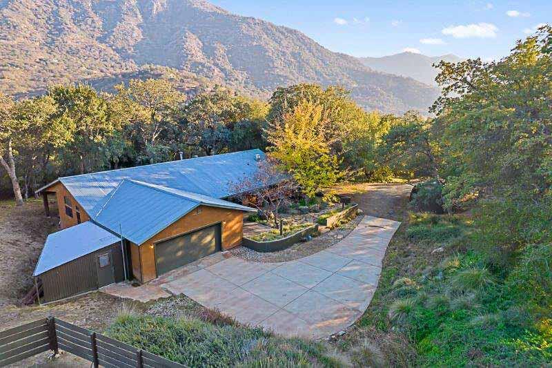 44879 Dinely Dr, Three Rivers, CA 93271