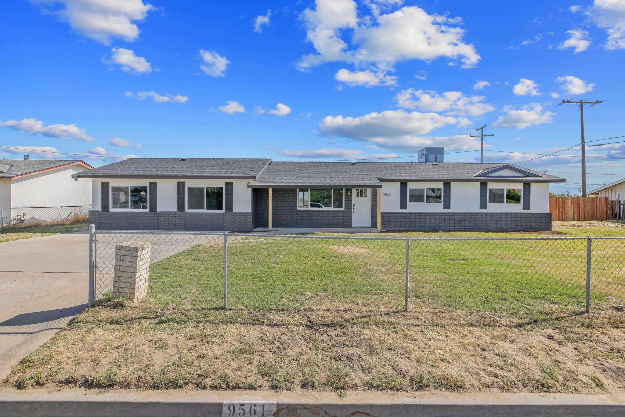 9561 Garden Dr, Hanford, CA 93230