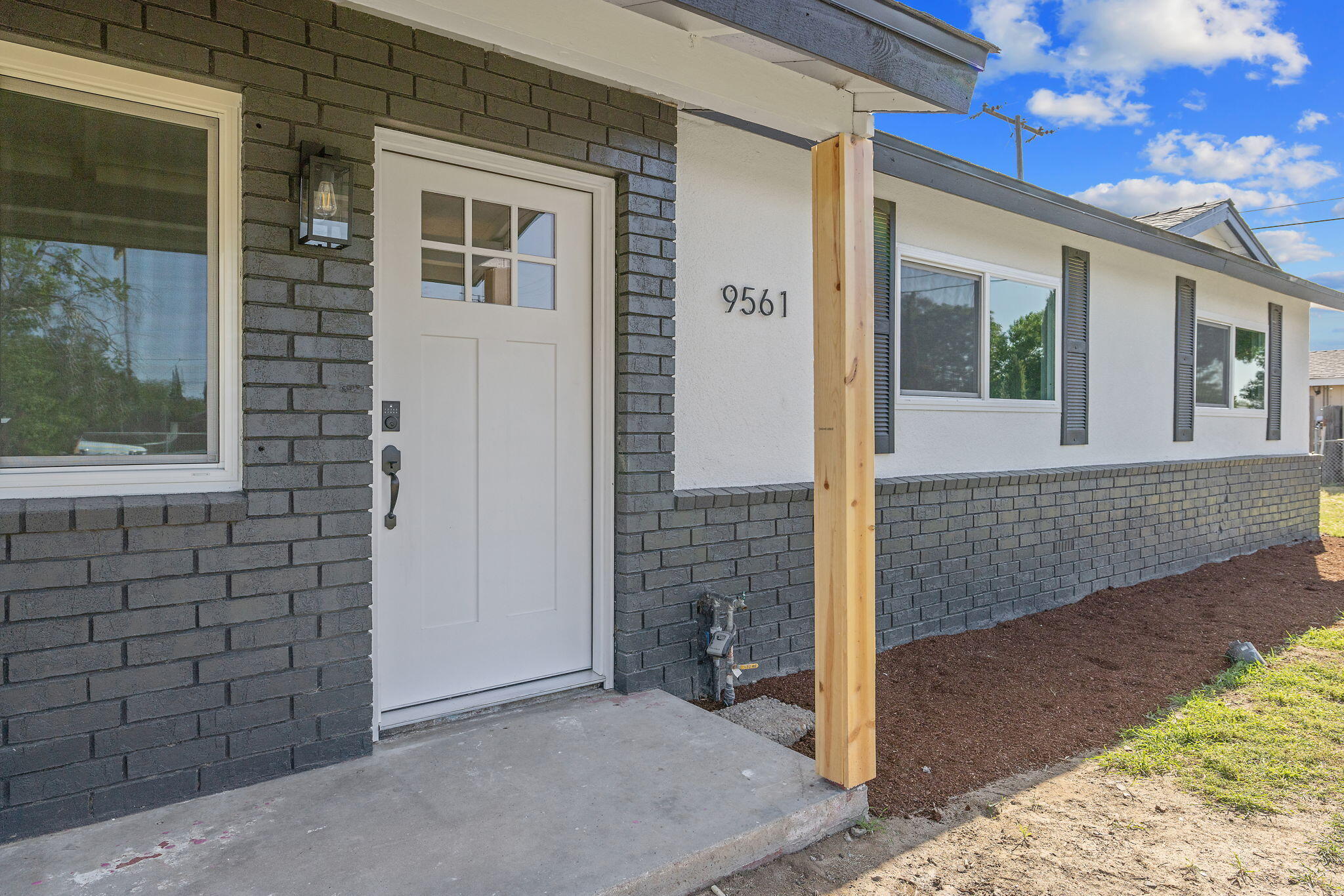 9561 Garden Dr, Hanford, CA 93230