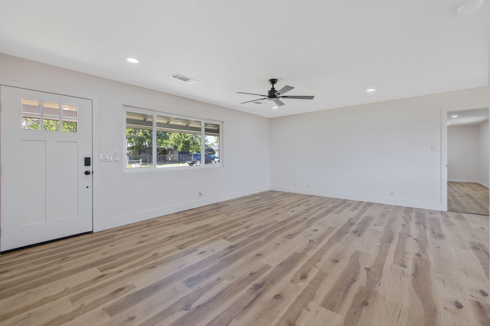 9561 Garden Dr, Hanford, CA 93230