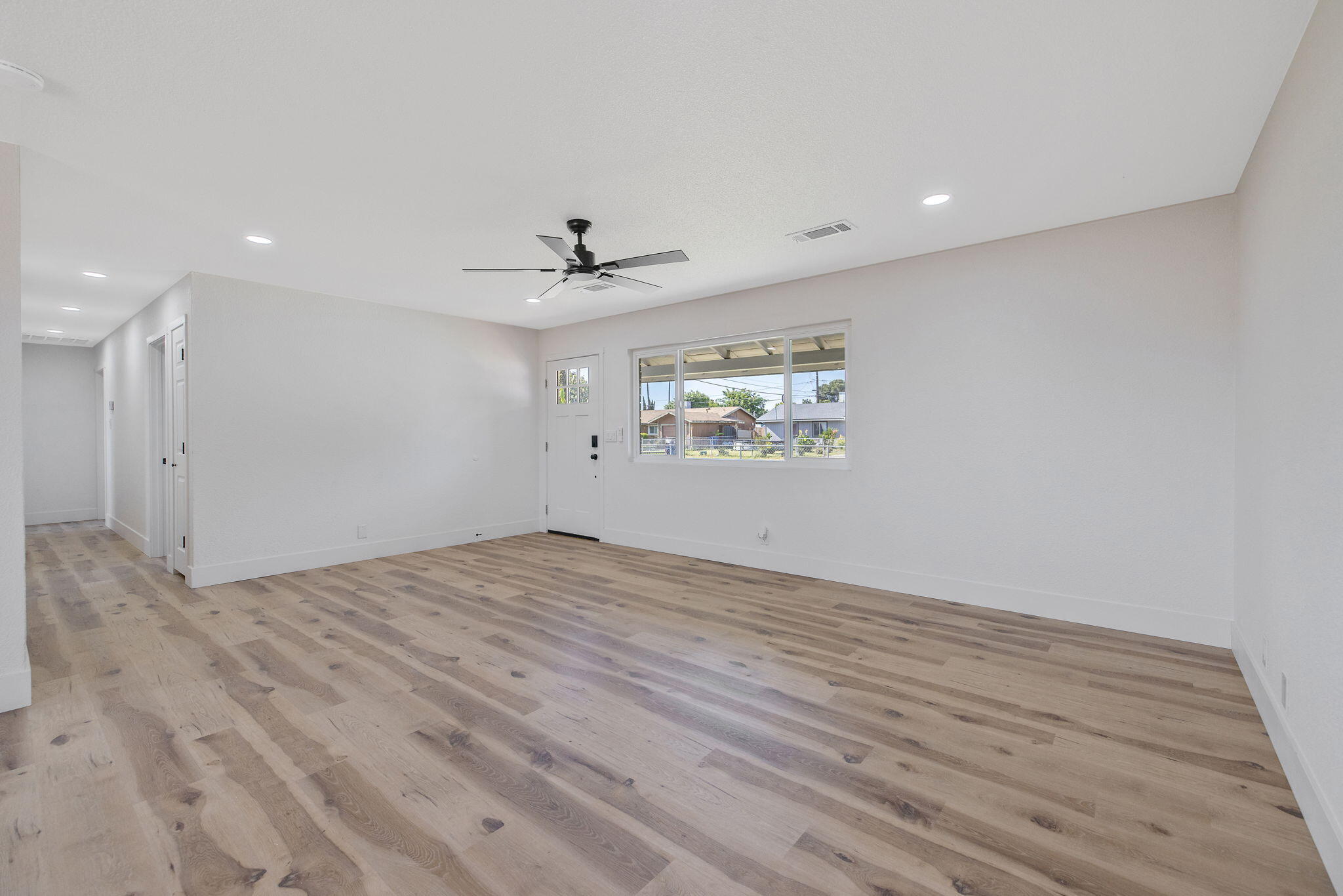 9561 Garden Dr, Hanford, CA 93230