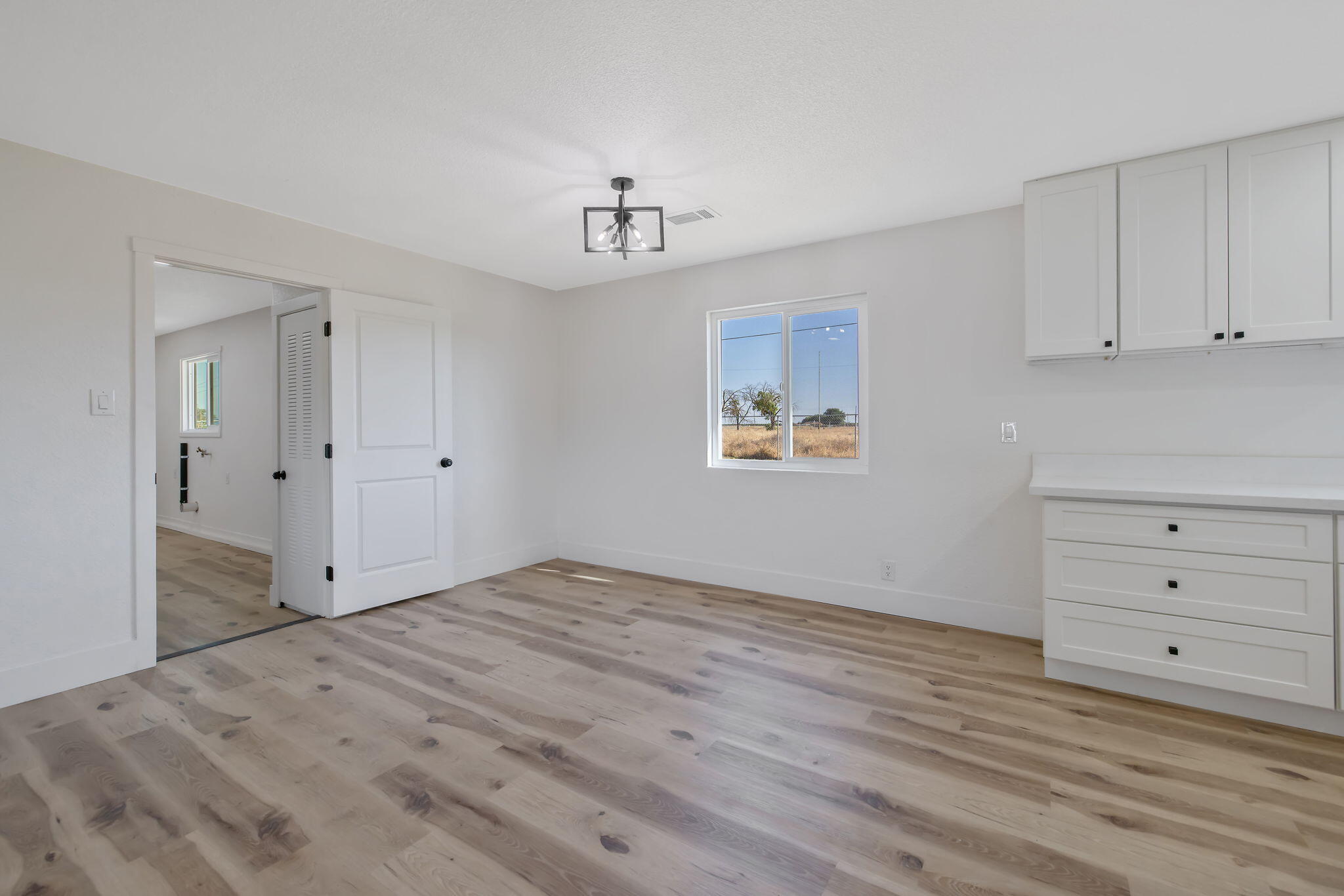 9561 Garden Dr, Hanford, CA 93230