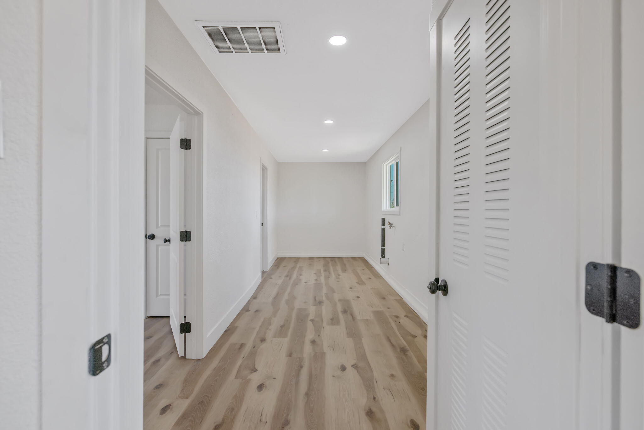 9561 Garden Dr, Hanford, CA 93230