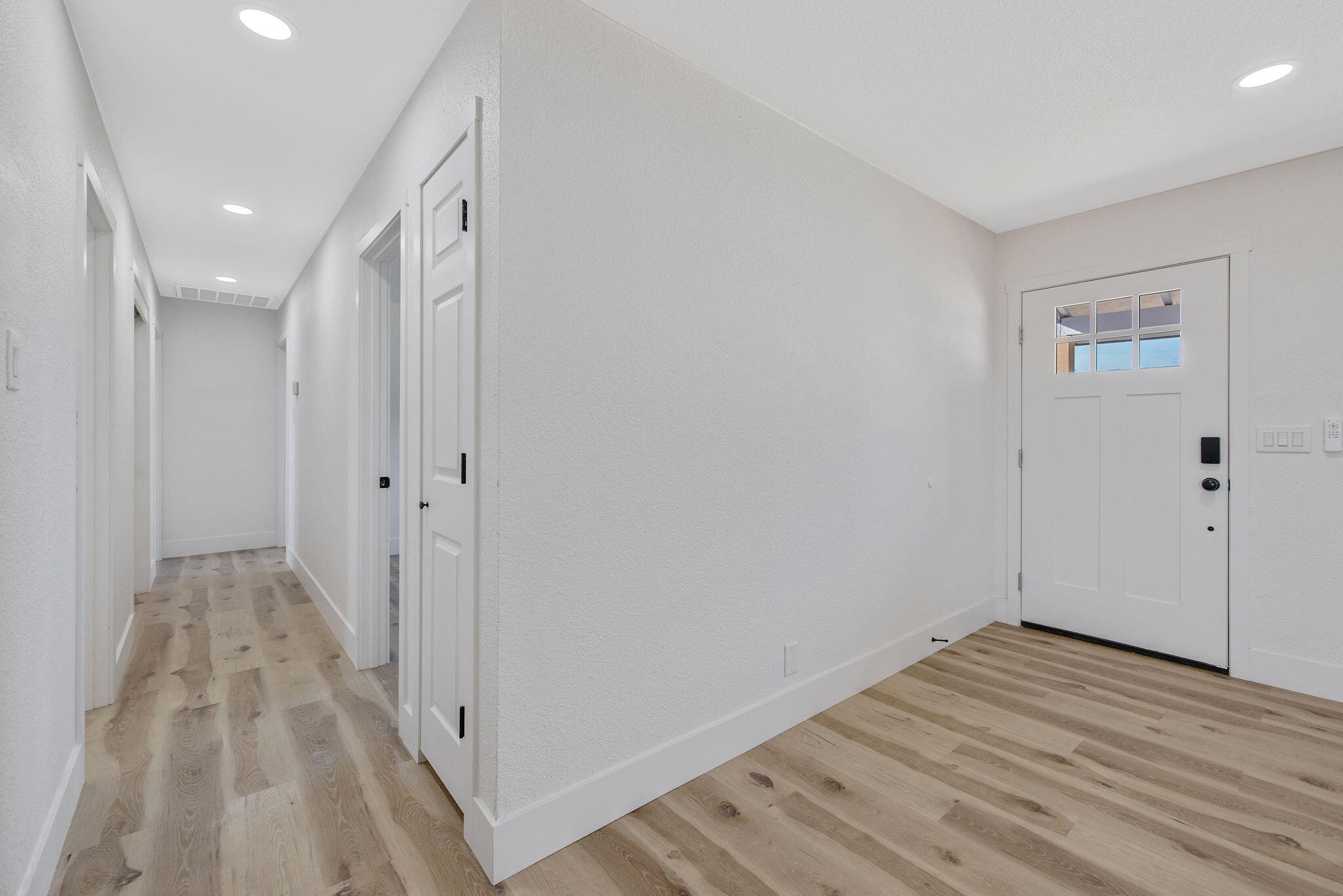 9561 Garden Dr, Hanford, CA 93230