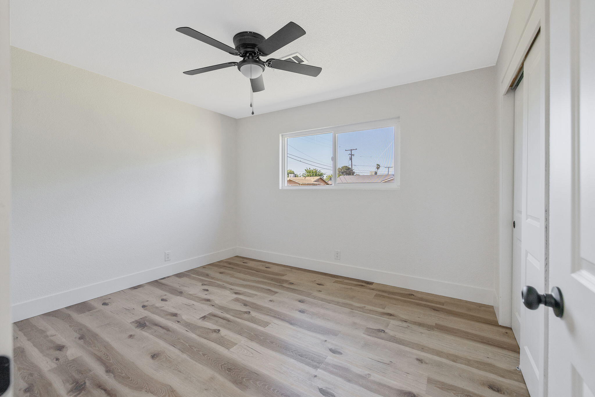 9561 Garden Dr, Hanford, CA 93230