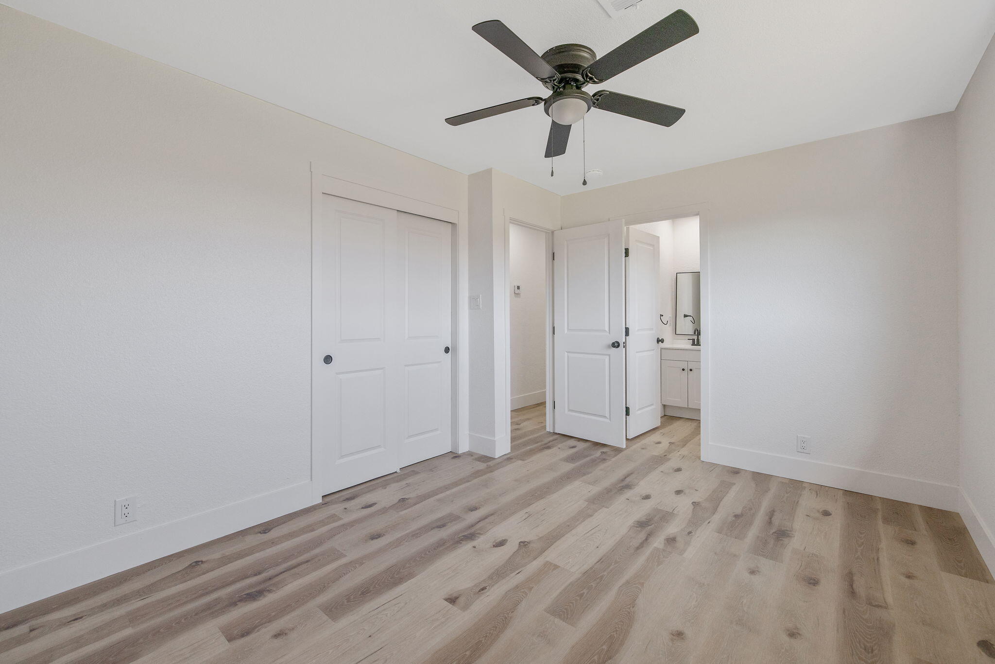 9561 Garden Dr, Hanford, CA 93230