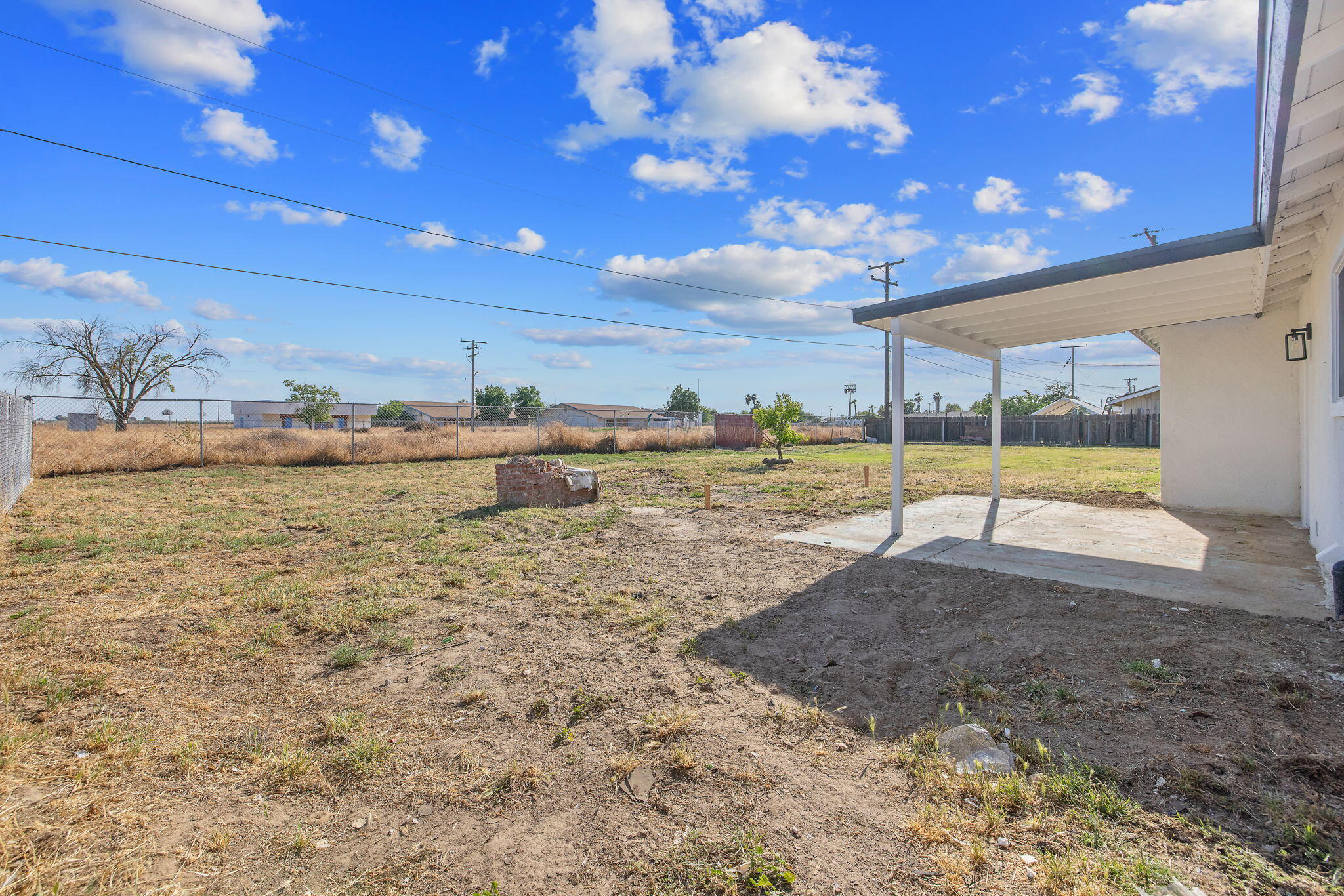 9561 Garden Dr, Hanford, CA 93230