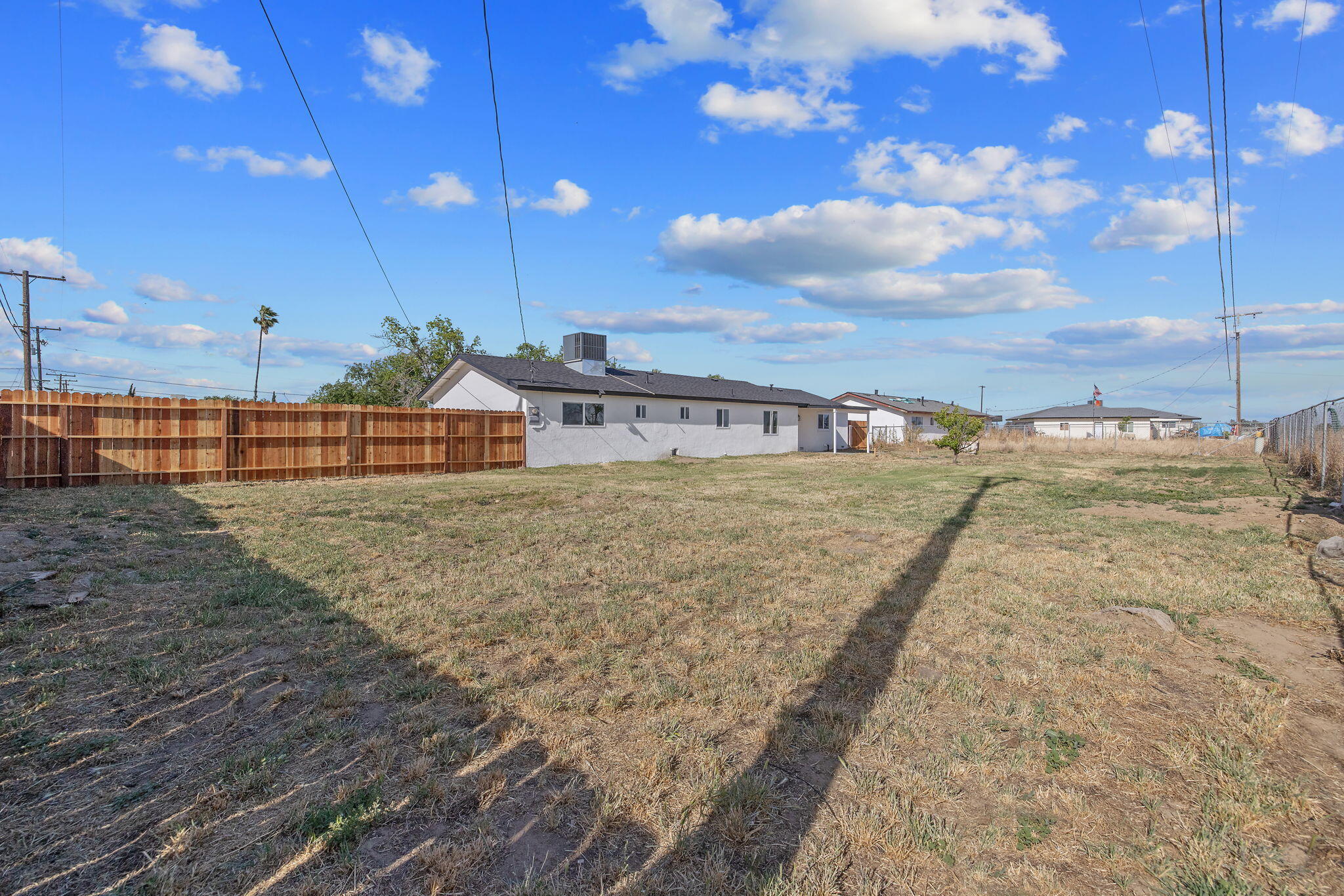 9561 Garden Dr, Hanford, CA 93230