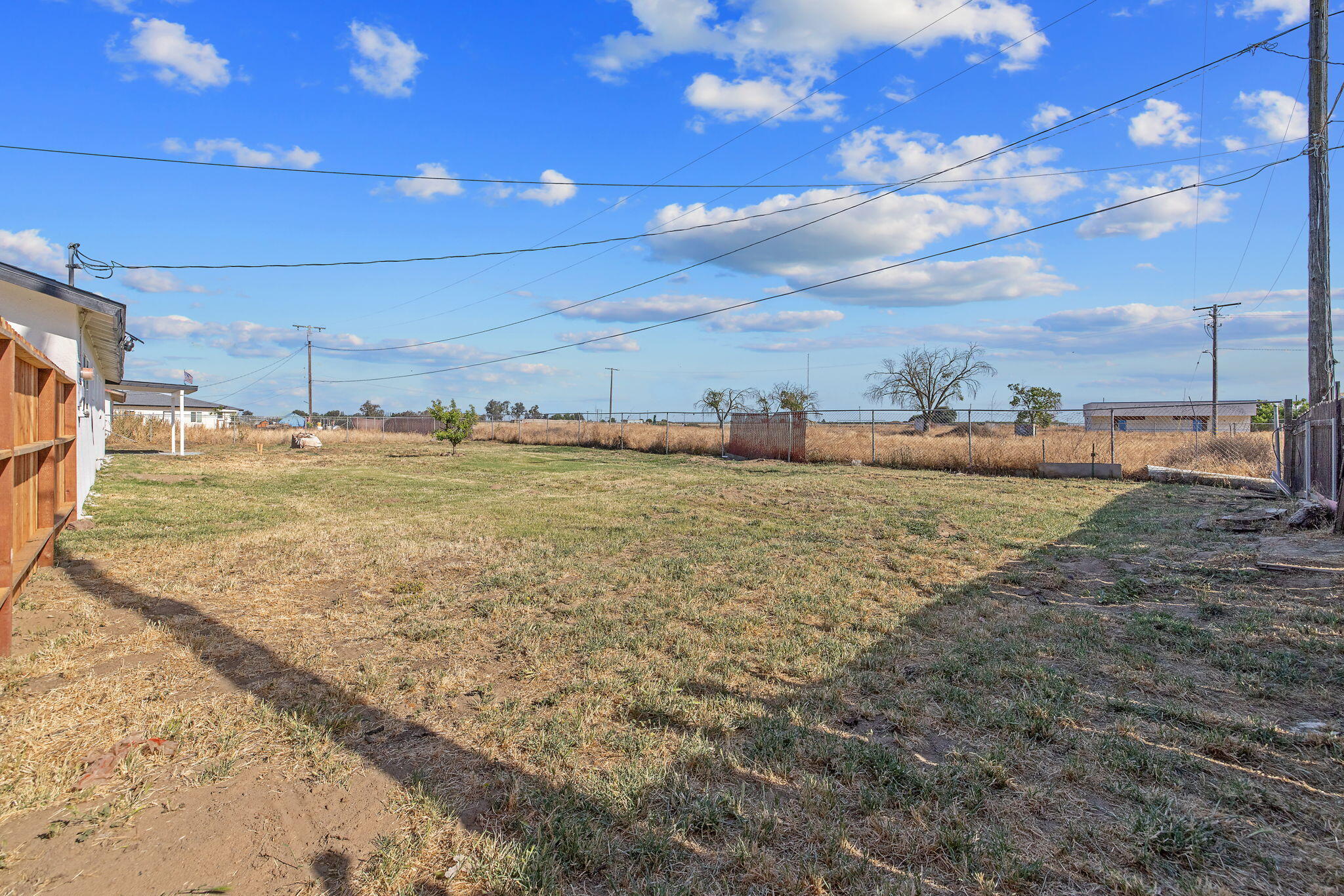 9561 Garden Dr, Hanford, CA 93230