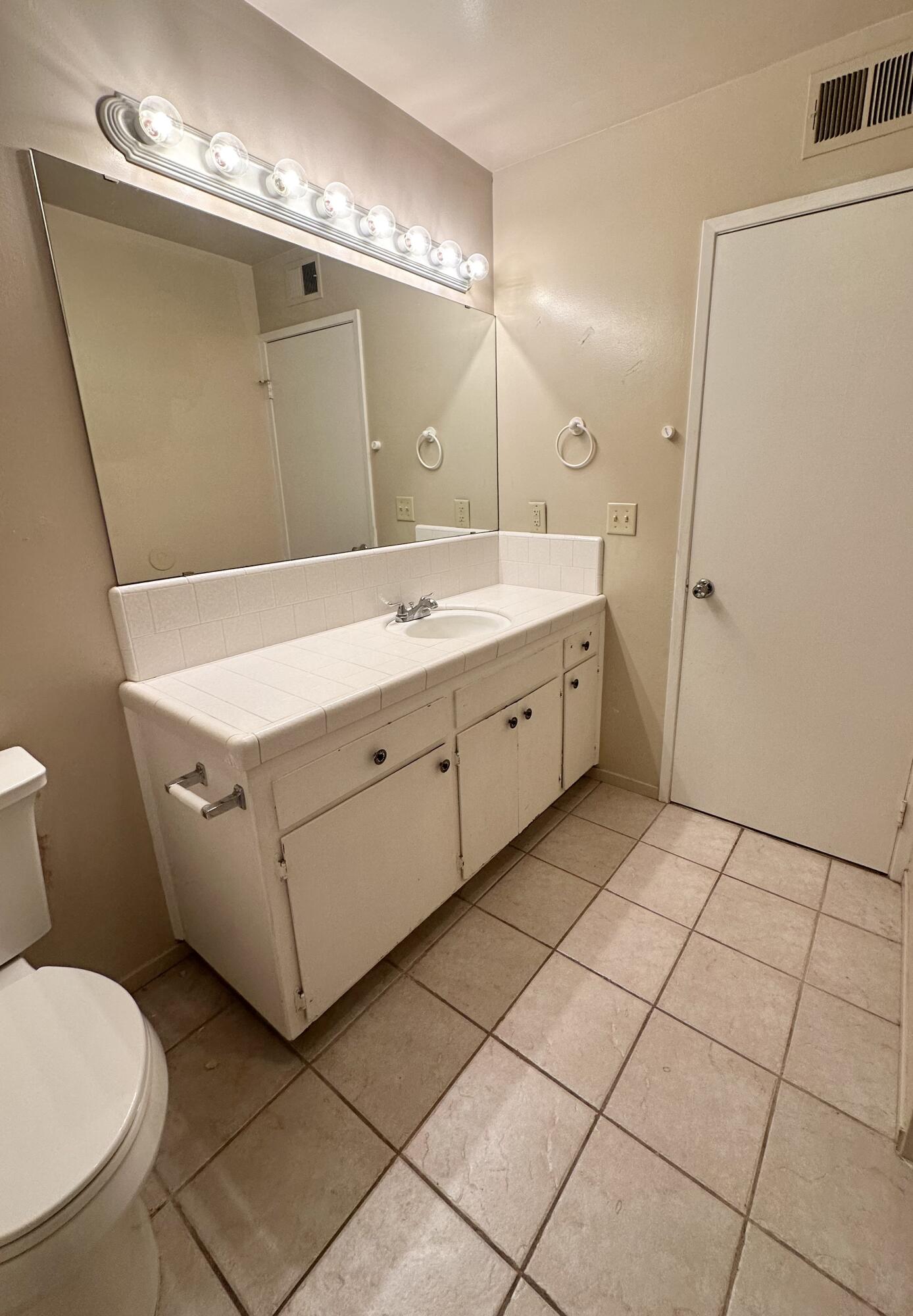 2350 S Dollner St, Visalia, CA 93277