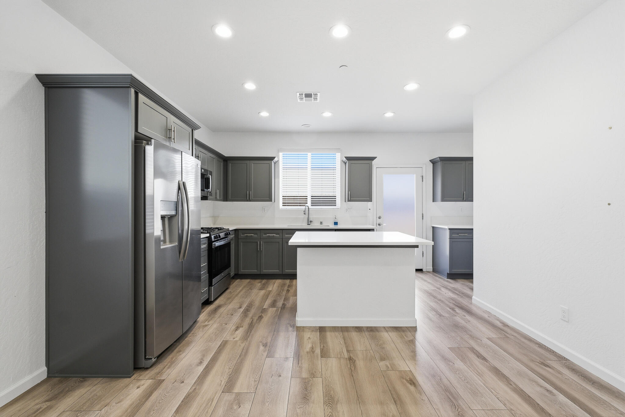 3008 N Creekside St, Visalia, CA 93291