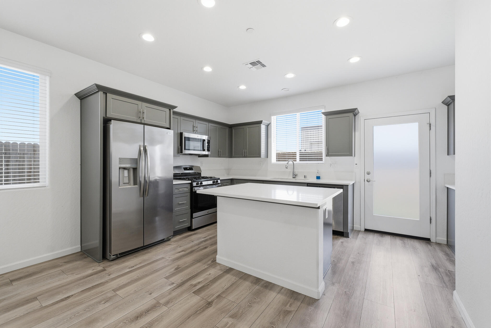 3008 N Creekside St, Visalia, CA 93291